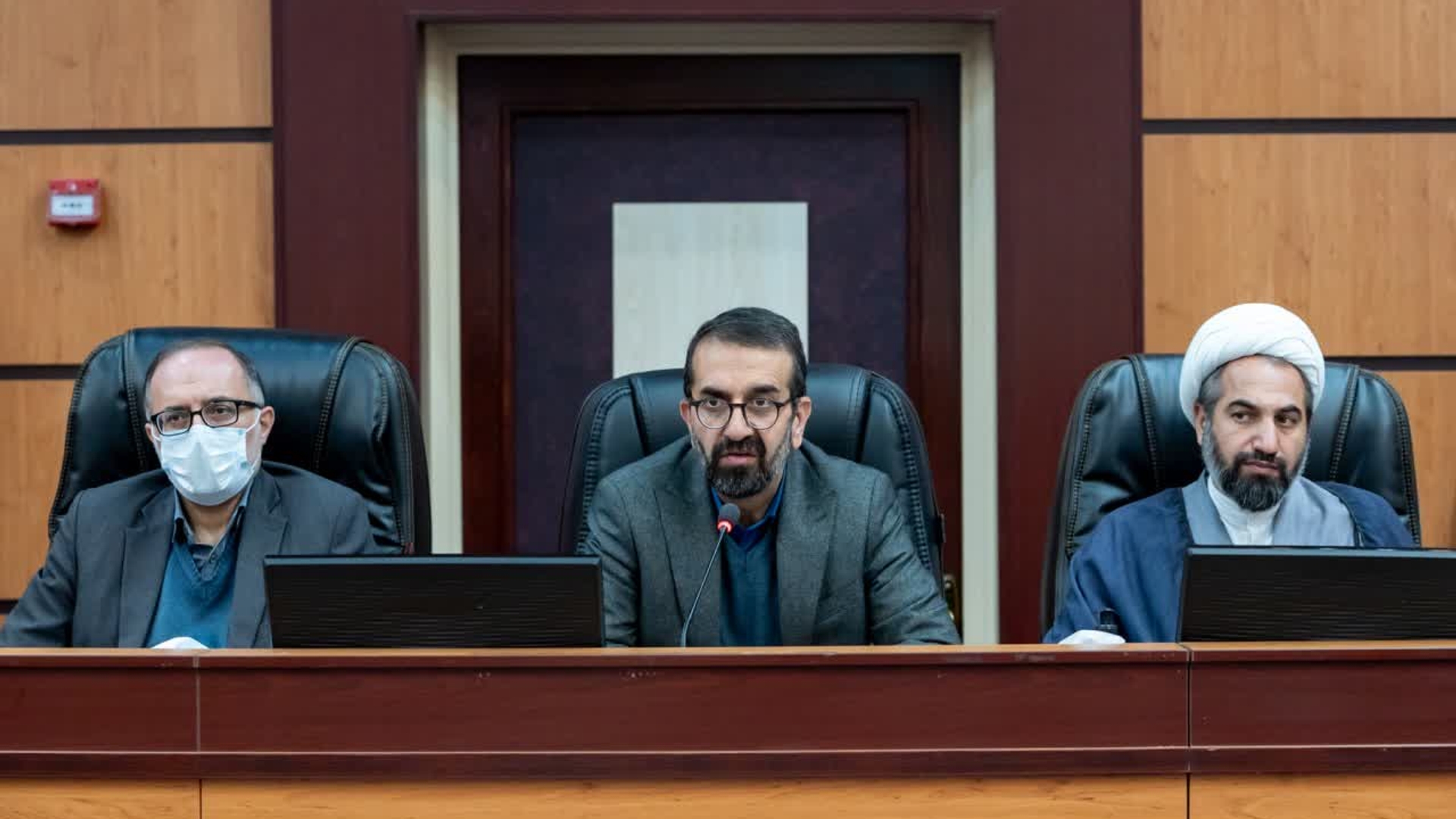 هیچ مماشاتی در زمینه تخلفات تبلیغاتی نامزدها نخواهیم داشت‌- عزل مدیران متخلف