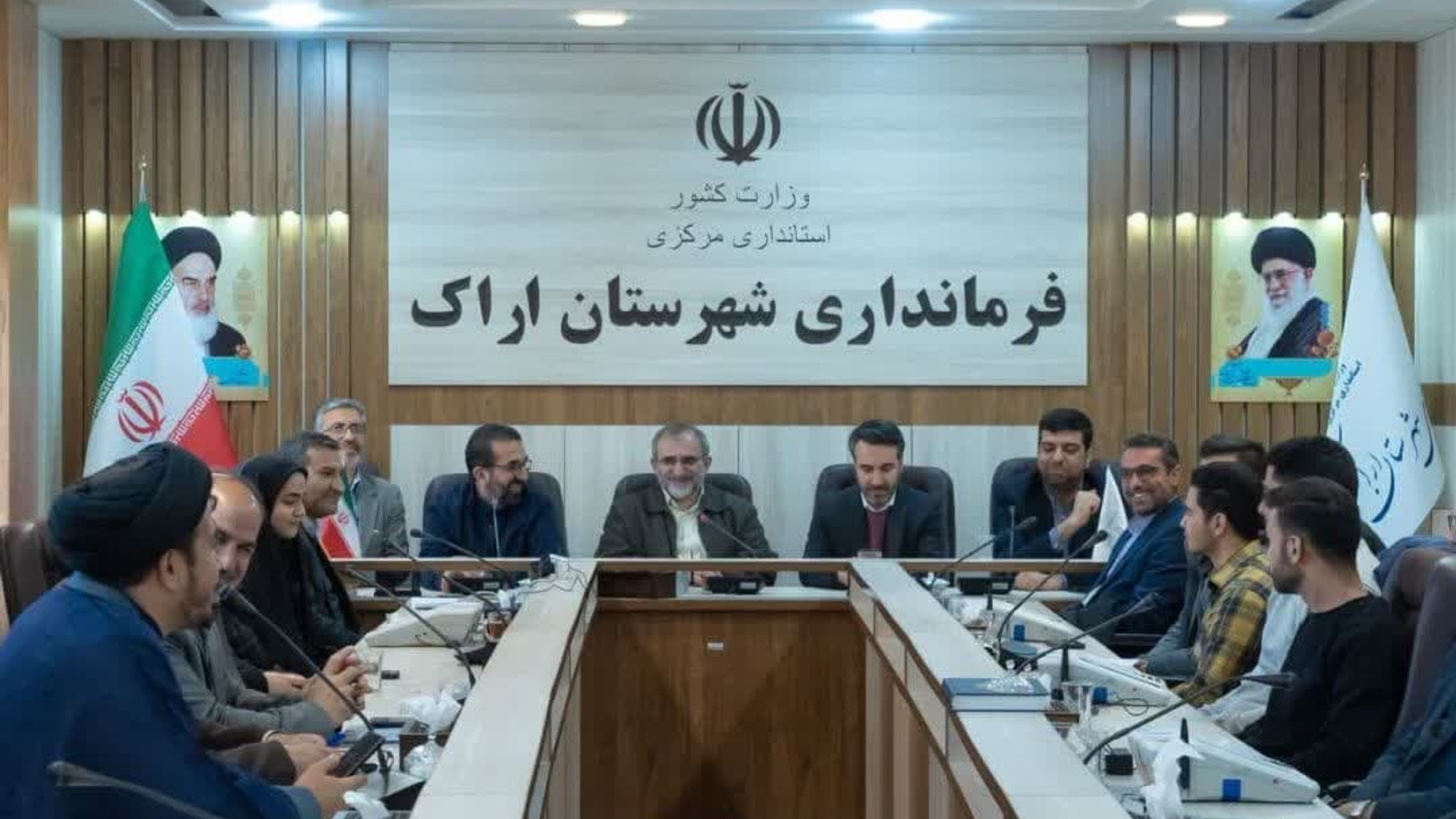 استاندار مرکزی به همراه رئیس کمیته فناوری اطلاعات ستاد انتخابات استان با حضور در فرمانداری اراک از مانور آمادگی انتخابات بازدید کردند