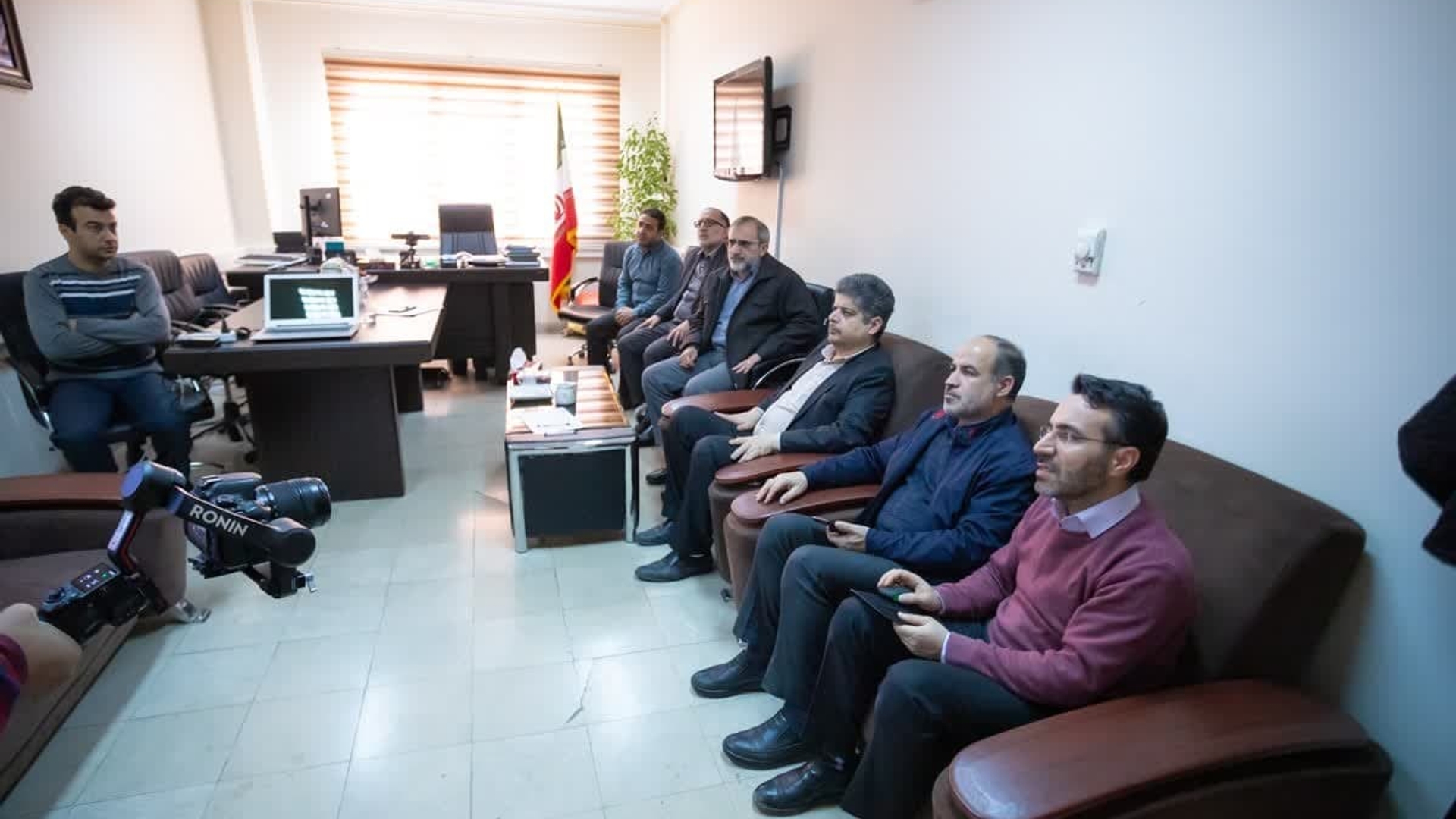 بازدید استاندار مرکزی از دفتر فناوری استانداری در حین برگزاری انتخابات