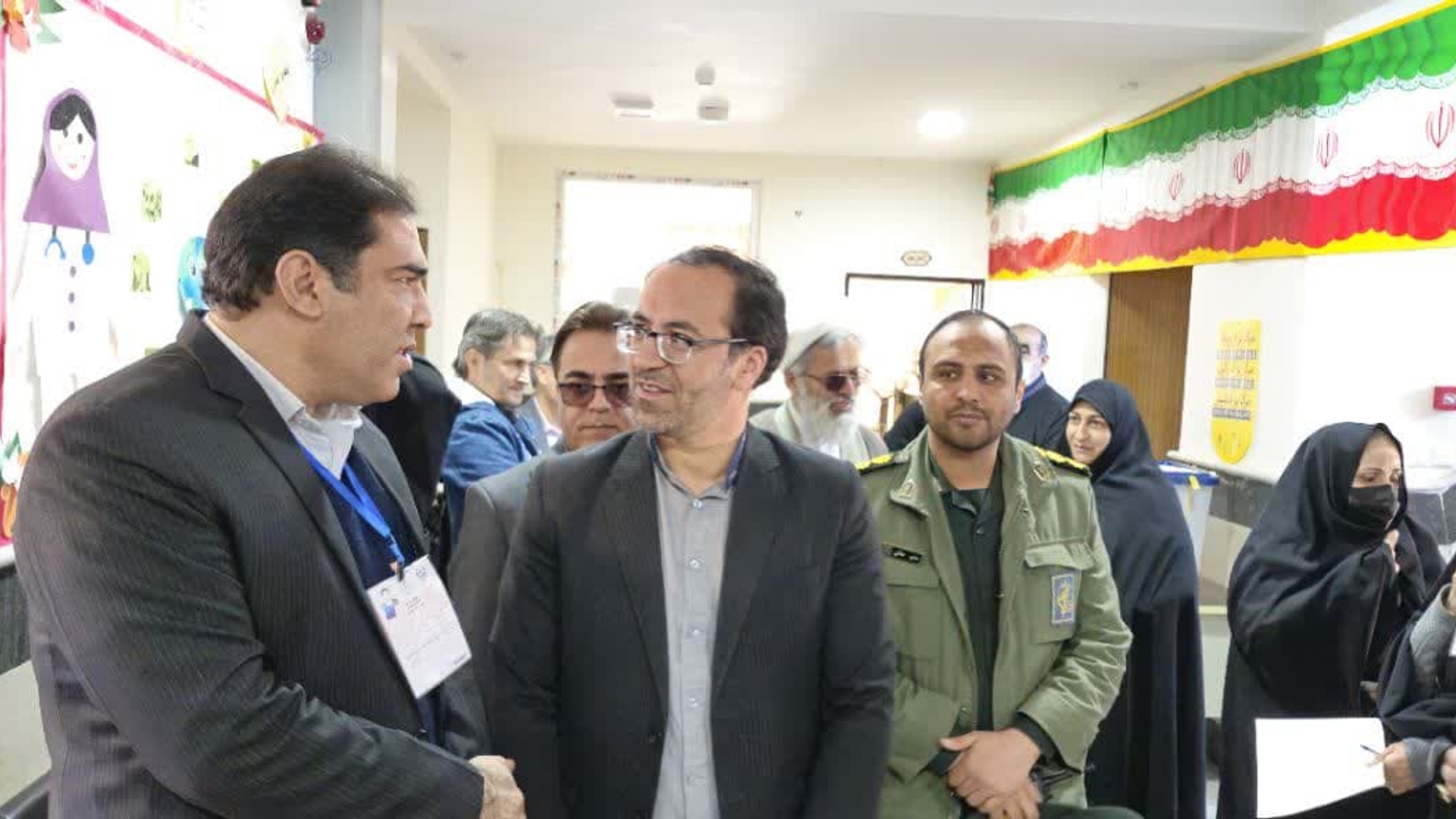 بازدید فرماندار، امام جمعه و مسئولین شهرستان از روند برگزاری انتخابات شهرستان