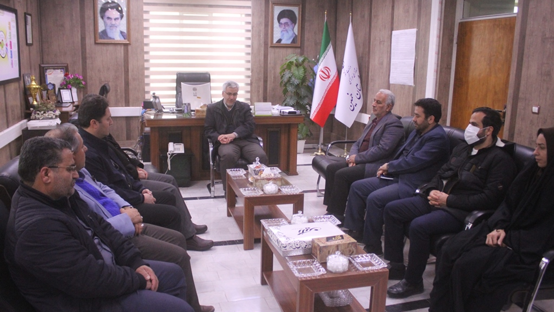 رئیس و کارکنان کمیته امداد امام خمینی (ره) شهرستان با فرماندار خمین دیدار کردند