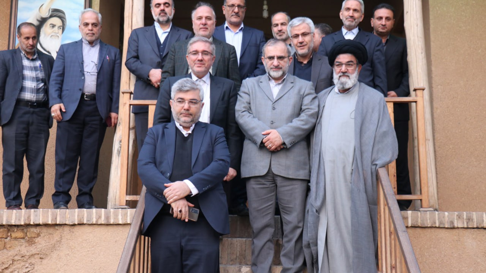 معاون رییس جمهور و رییس سازمان برنامه و بودجه کشور از بیت تاریخی حضرت امام (ره) در خمین بازدید کرد