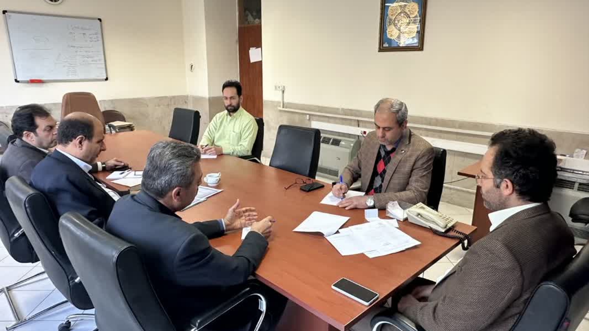 برگزاری جلسه بررسی تفاهم نامه ی سازمان شهرداری ها و دهیاری های کشور با بانک ملی ایران در زمینه ارائه خدمات مالی به دهیاری های استان