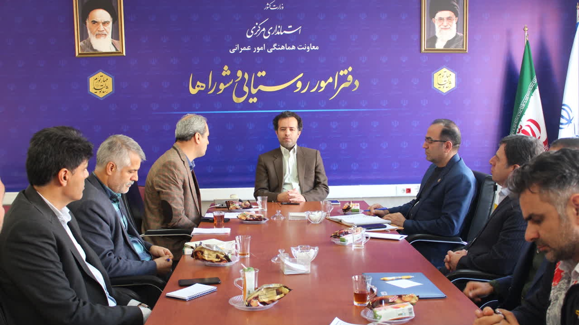 برگزاری جلسه بررسی تفاهم نامه ی سازمان شهرداری ها و دهیاری های کشور با بانک کشاورزی در زمینه ارائه خدمات مالی به دهیاری های استان