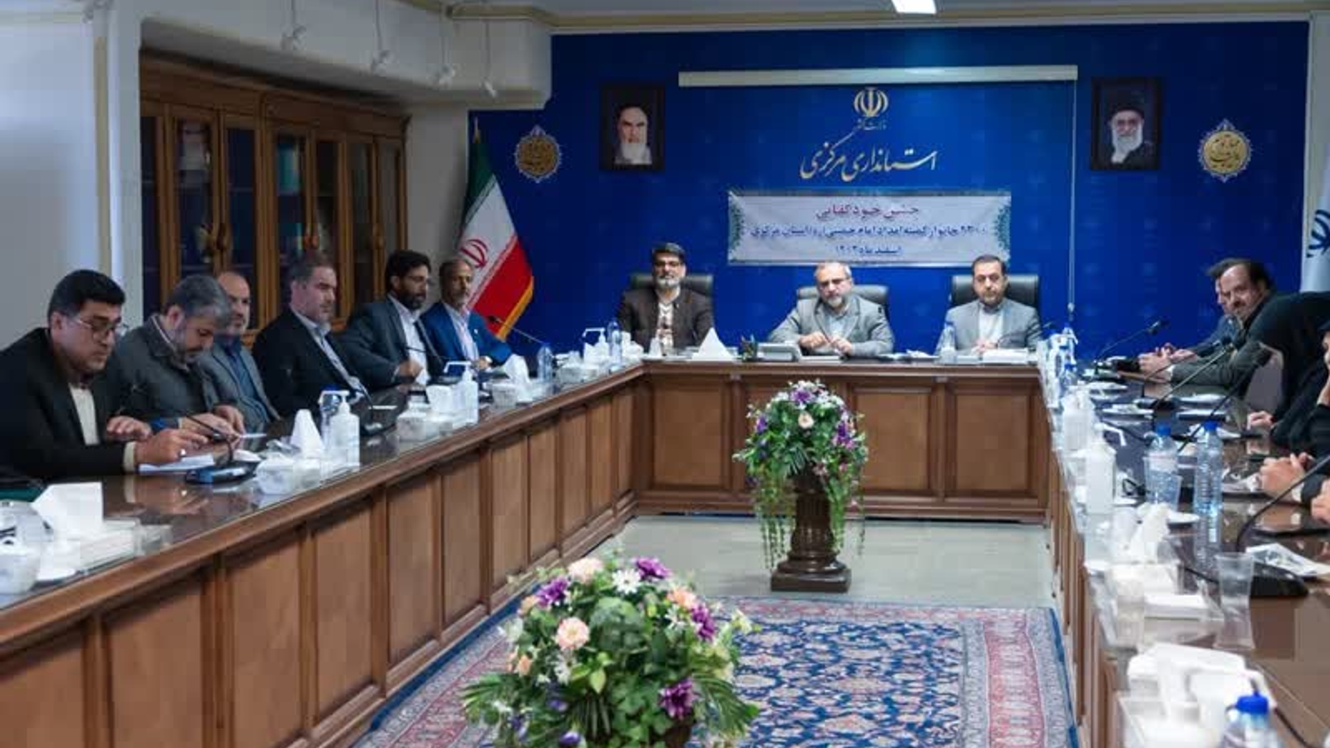 با حضور رئیس جمهور برگزار شد؛
⭕️ جشن ملی توانمندسازی ۱۰۰ هزار مددجوی کمیته امداد- سهم استان مرکزی ۴۳۰۰ خانوار است
🔹جشن ملی توانمندسازی ۱۰۰ هزار مددجوی کمیته امداد امام خمینی (ره) به صورت متمرکز و با حضور رئیس جمهور در تالار بزرگ کشور برگزار شد که استاندار مرکزی و جمعی از مدیران استان نیز به صورت وبیناری در این مراسم حضور داشتند.
🔹سهم استان مرکزی از مجموع یکصد هزار مددجوی خودکفا شده کمیته امداد در کشور ۴۳۰۰ خانوار است.
🔸آیت الله رئیسی در این آیین با تأکید بر اهتمام و تلاش ویژه دولت برای زدودن فقر از چهره جامعه و زمینه‌سازی برای رشد و توانمندسازی تصریح کرد: برگزاری جشن توانمندسازی ۱۰۰ هزار تن از مددجویان کمیته امداد که علاوه بر خودشان توانسته‌اند برای دیگران نیز شغل ایجاد کنند، بسیار ارزشمند و شایسته قدردانی است؛ این مسیر کاملا مسیر درستی است و باید با جدیت دنبال شود.
🔸استاندار مرکزی نیز با بیان اینکه ایجاد اشتغال و تلاش برای خودکفایی مددجویان از مهم‌ترین ضروریات است بر استفاده از تسهیلات اشتغال‌زایی به نحو احسن تأکید کرد.
🔸دکتر مخلص‌الائمه با اشاره به اقدامات مؤثر استان در ایجاد اشتغال و تأیید عملکرد استان توسط سامانه ملی رصد اشتغال، گفت: باید برای اطلاع‌رسانی و تبیین اقدامات بیشتر تلاش شود.
🔸مدیرکل کمیته امداد استان مرکزی نیز با بیان اینکه از ابتدای سال تاکنون بالغ بر ۸۰ درصد تسهیلات اشتغال در استان جذب شده است، گفت: امسال اولین سالی است که تعداد خانواده‌های تحت حمایت کاهش داشته است.
یکشنبه ۲۰ اسفندماه