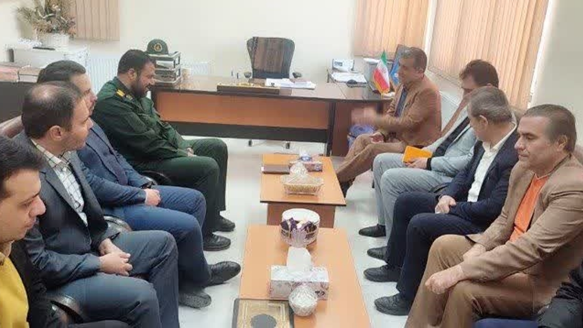 دیدار فرماندار با فرمانده ناحیه مقاومت بسیج شهرستان به مناسبت گرامیداشت روز پاسدار