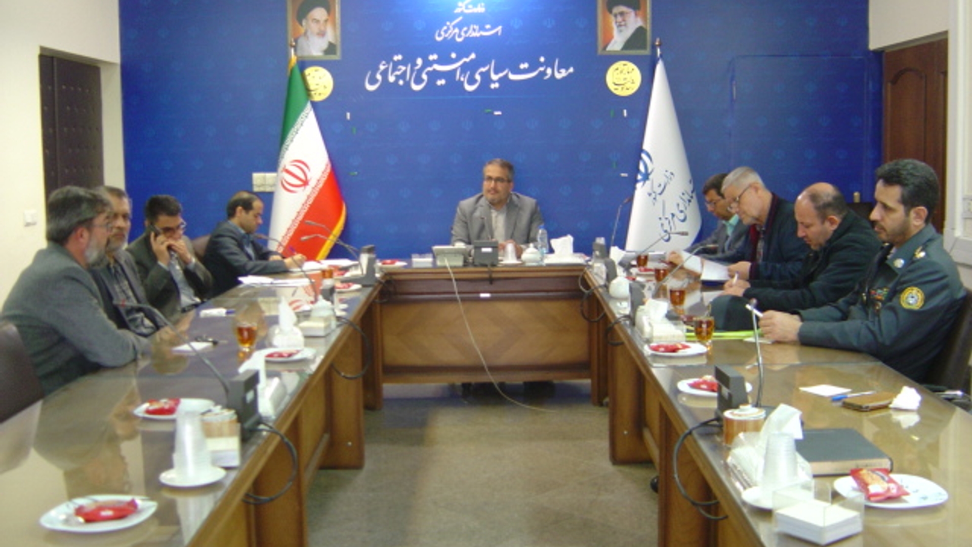 جلسه مشترک کمیسیون قاچاق انسان و کمیسیون پیشگیری و مقابله با تروریسم استان ساعت 8 صبح روز دوشنبه مورخ 1402-12-21 به ریاست آقای رحیمی تبار مدیر کل امنیتی و انتظامی برگزار گردید.