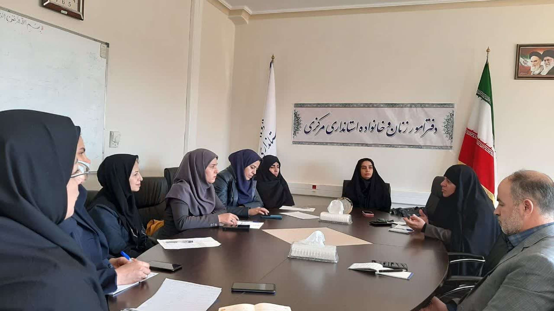 جلسه هماهنگی اجرای طرح درمان ناباروری (هزینه کرد ۷۰درصد سهم آحاد جامعه از محل یک درصد اعتبارات هزینه ای بند ح تبصره ۹ قانون بودجه ۱۴۰۲ توسط دستگاه های اجرایی  به ریاست مفتح زاده مدیر کل دفتر امور بانوان وخانواده استانداری و با حضور طالبی مدیر کل روابط عمومی استانداری و نمایندگان دستگاههای مدعو  در محل دفتر برگزار گردید .
چهارشنبه ۲۳ اسفند ۱۴۰۲