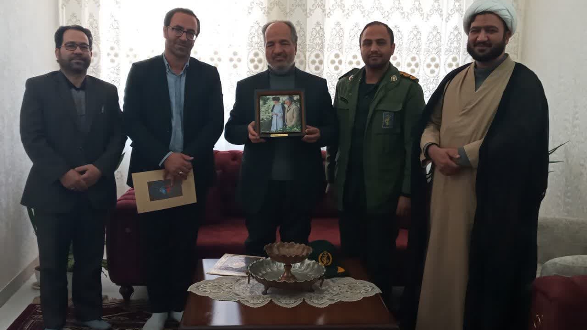 دیدار فرماندار باحاج منصور حیدری رزمنده و جانباز ۸ سال دفاع مقدس