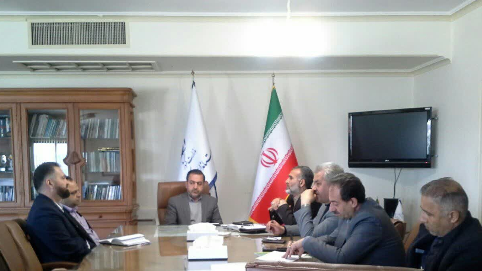 جلسه بررسی سامانه سبحان به ریاست میرزاخانی معاون هماهنگی امور اقتصادی وتوسعه منطقه ای وبا حضور مدیران مربوطه برگزار گردید.
در این جلسه ضمن ارائه گزارش توسط مدیران مرتبط با سامانه به بررسی مشکلات این سامانه پرداخته شد تصمیماتی جهت رفع آن اتخاذ گردید.