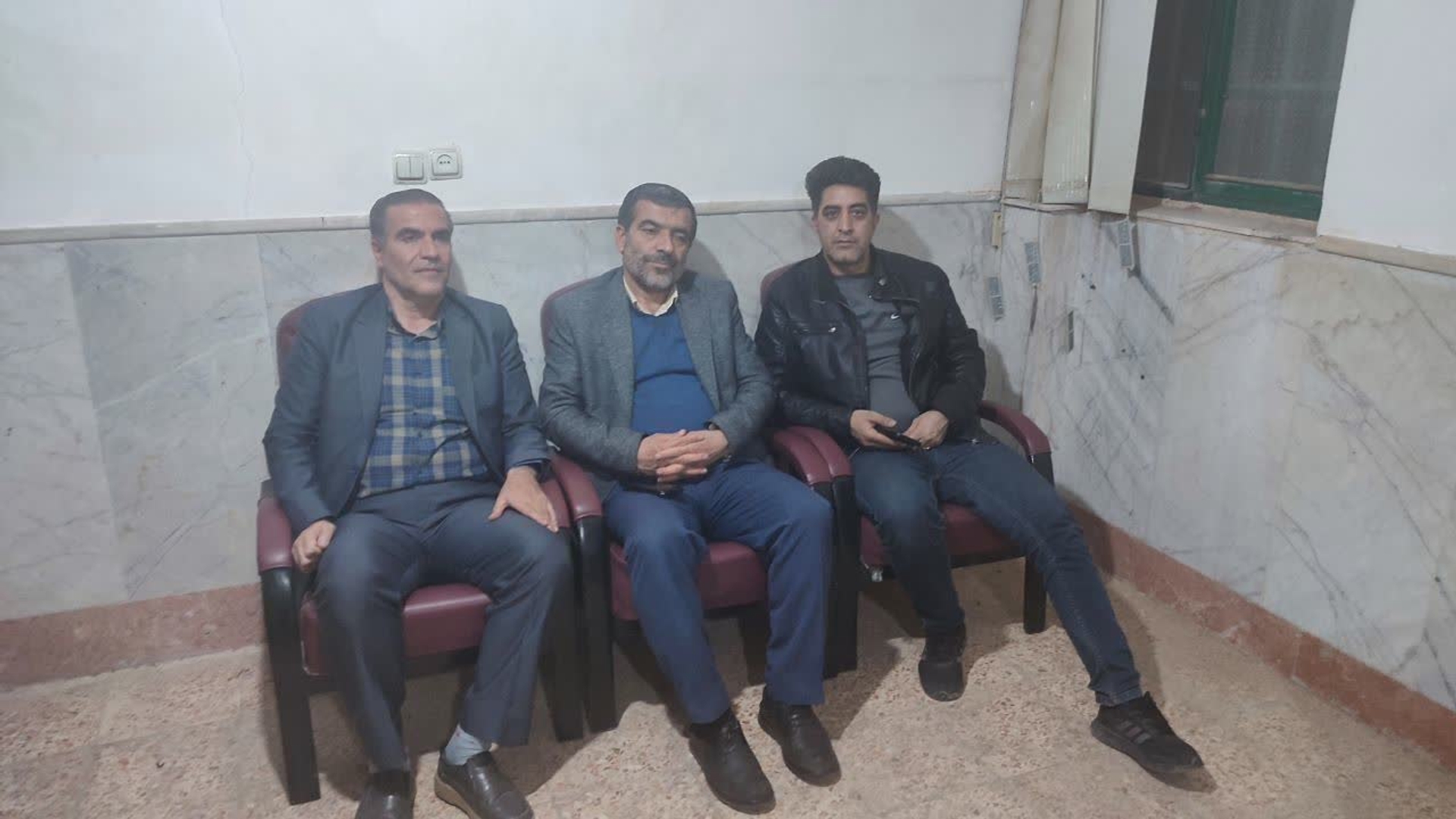 حضور فرماندار در محل آتشنشانی روستای تقلید آباد