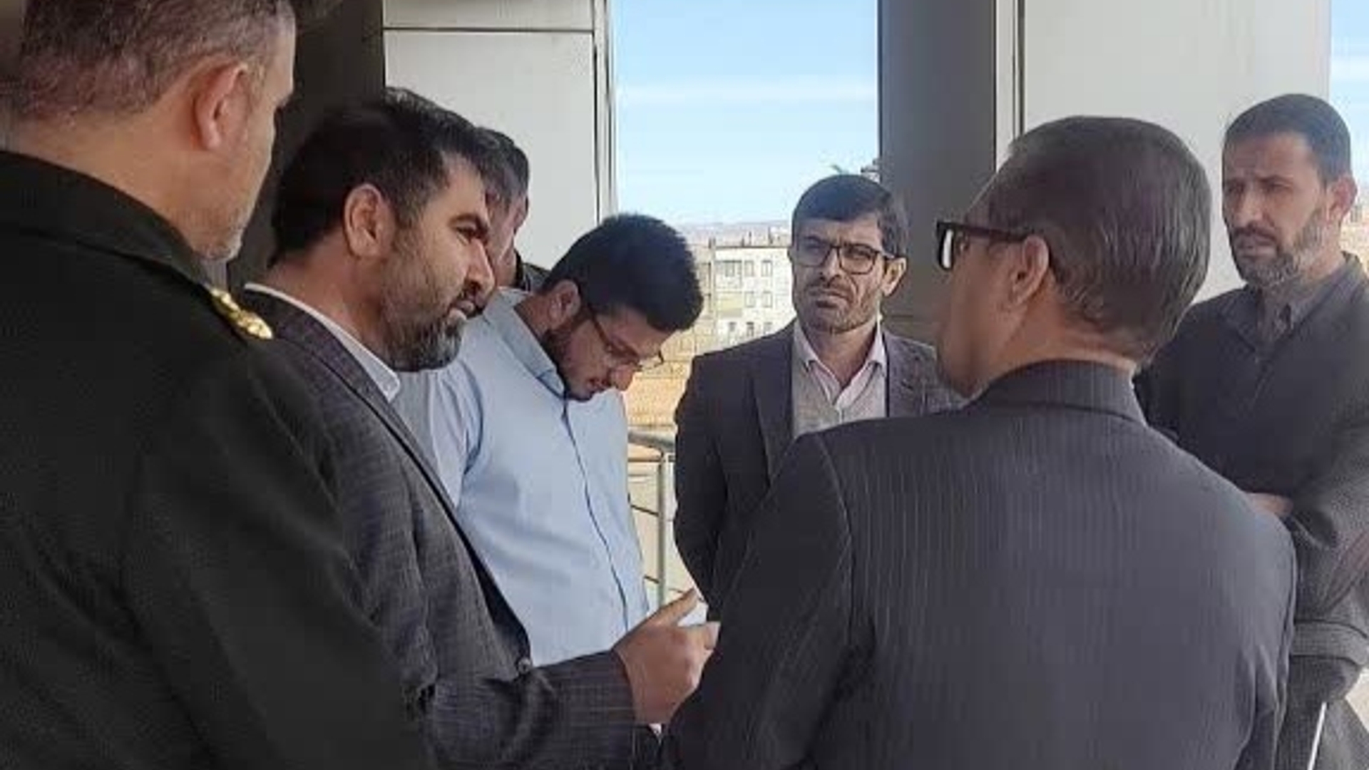 بازدید آقازیارتی فرماندار فراهان به همراه شهردار و برخی از مسئولین شهرستان از هتل مروارید شهر فرمهین و وضعیت اسکان مسافران نوروزی