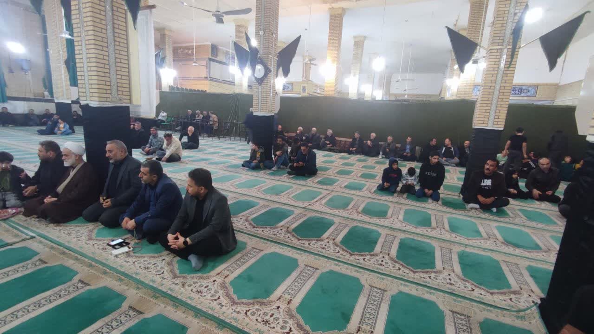 حضور فرماندار و معاون عمرانی در مراسم شب های قدر در مسجد صاحب الزمان (عج) مامونیه