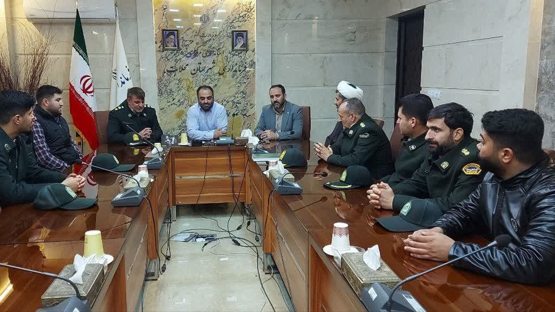 دیدار نوروزی فرمانده و پرسنل فراجا با سرپرست فرمانداری و معاون سیاسی فرمانداری شهرستان محلات