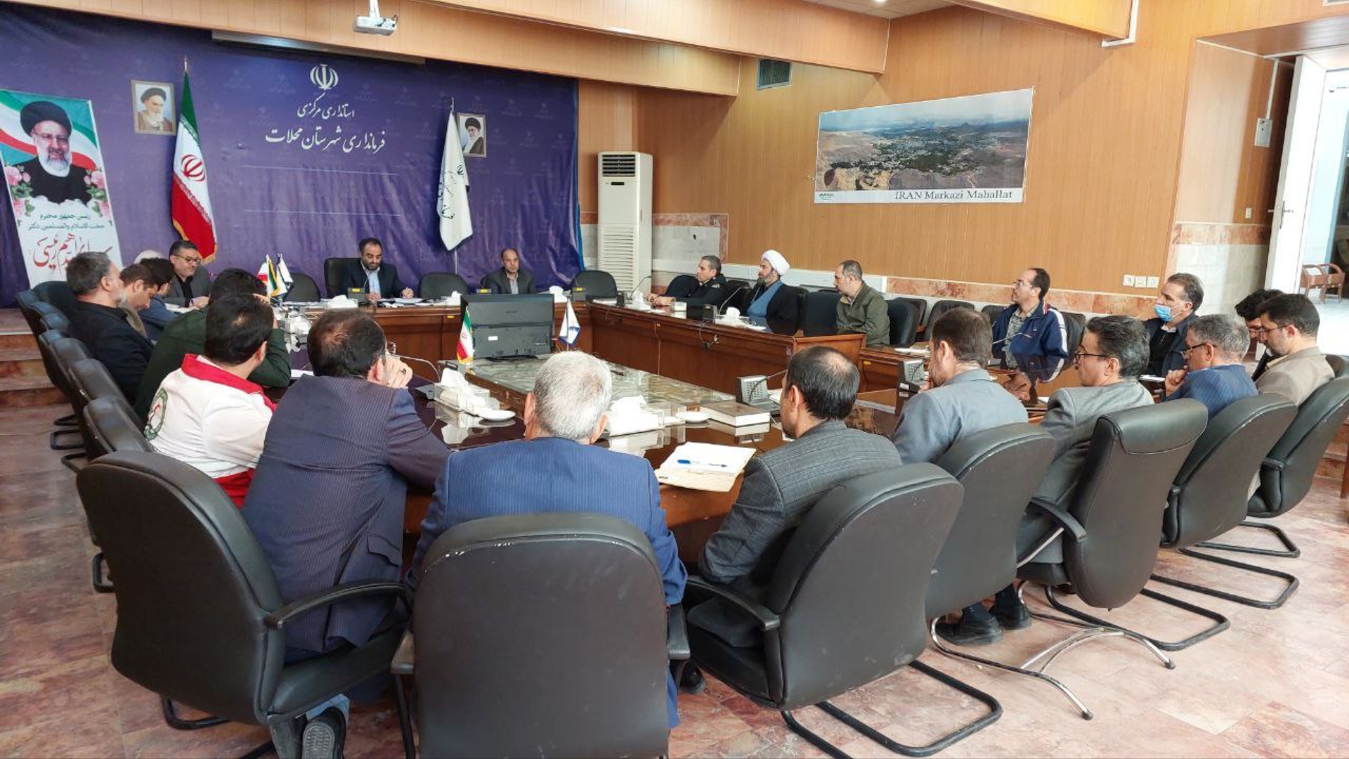 جلسه ستاد بزرگداشت روز قدس و برگزاری نماز عید فطر شهرستان محلات برگزار شد.