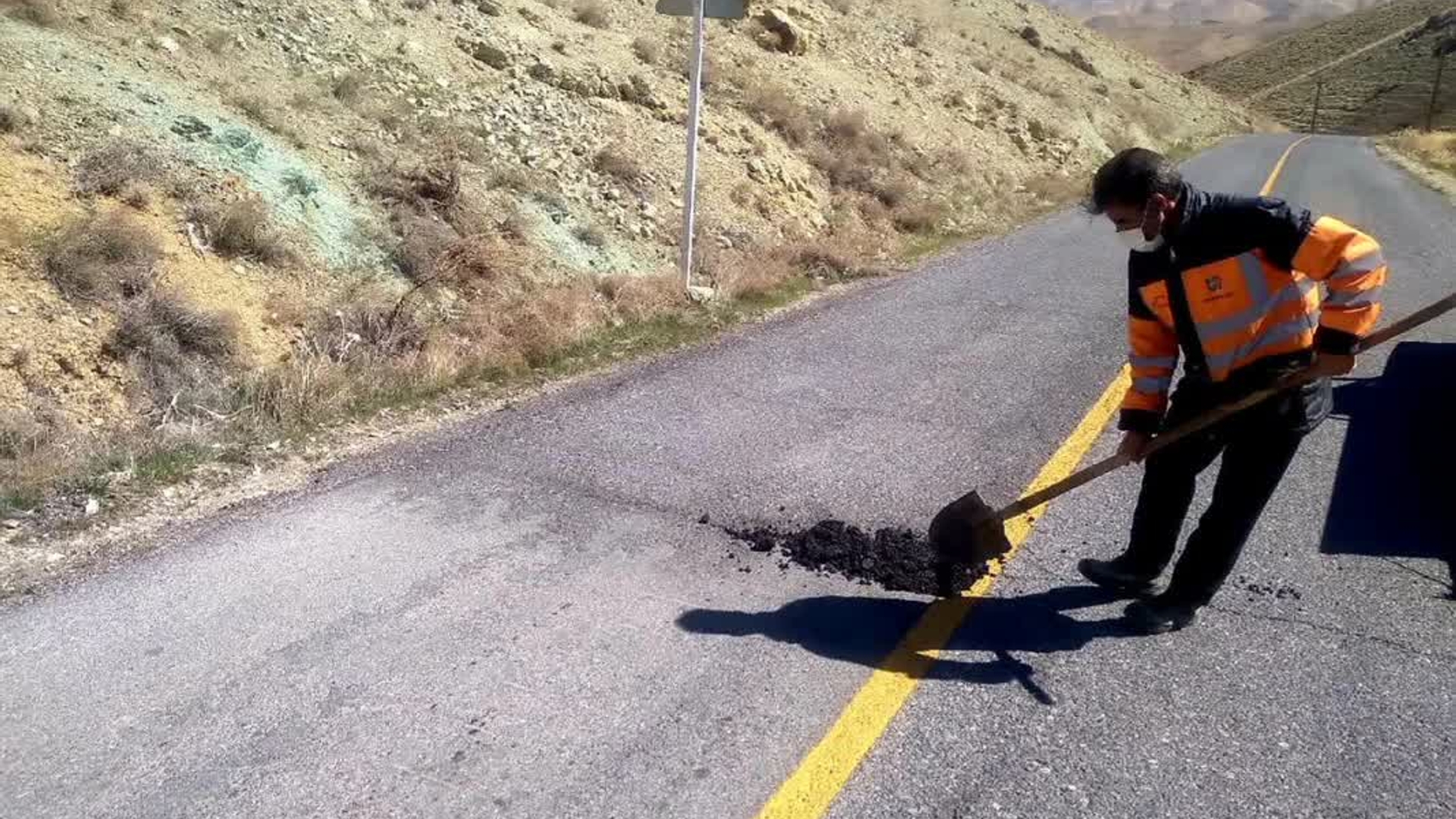 لکه گیری با آسفالت کیسه سرد