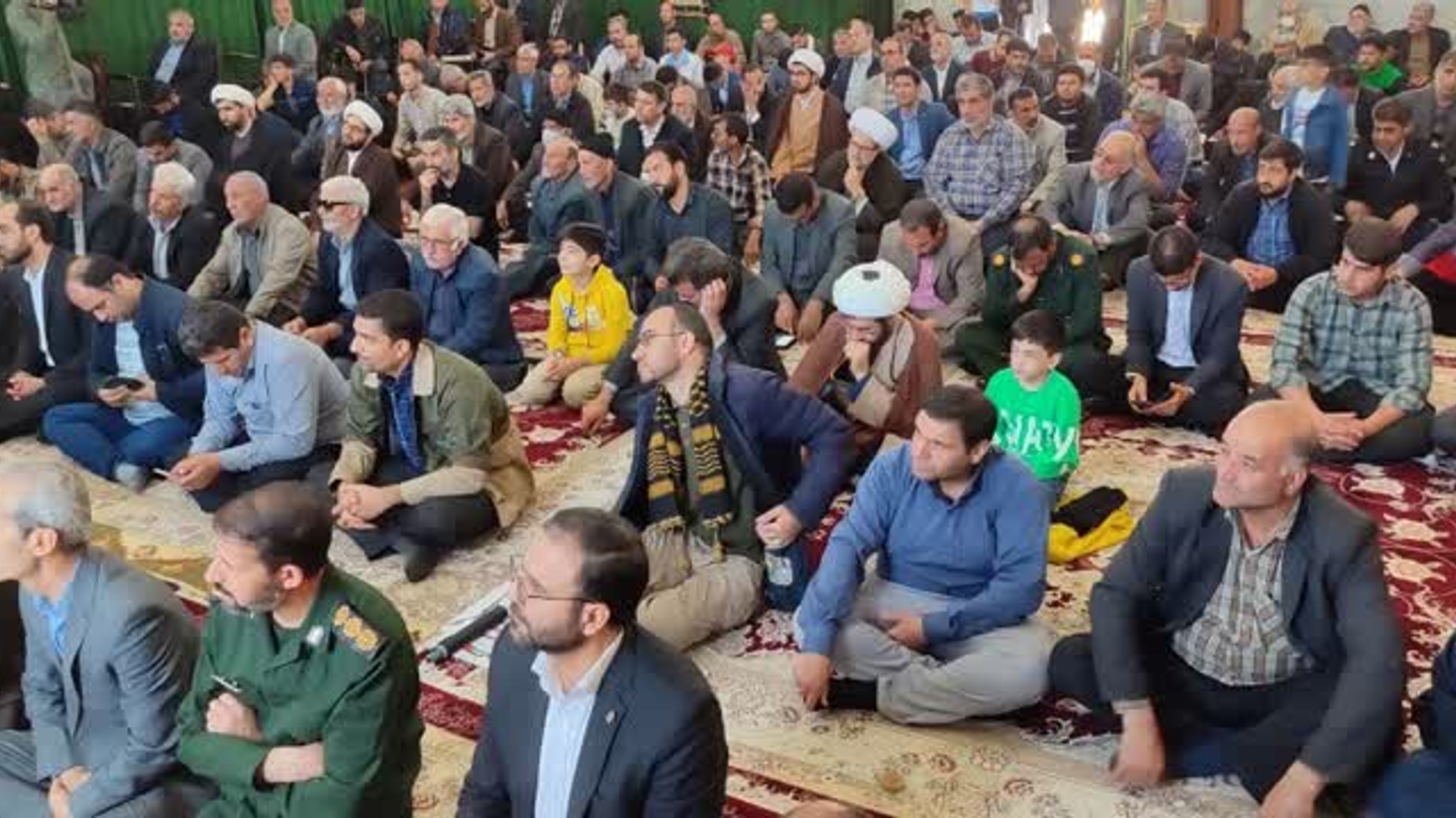 سخنرانی آقازیارتی فرماندار شهرستان فراهان پیش از اقامه نماز دشمن شکن جمعه ، بعد از مراسم راهپیمایی روز قدس در مسجد جامع شهر فرمهین