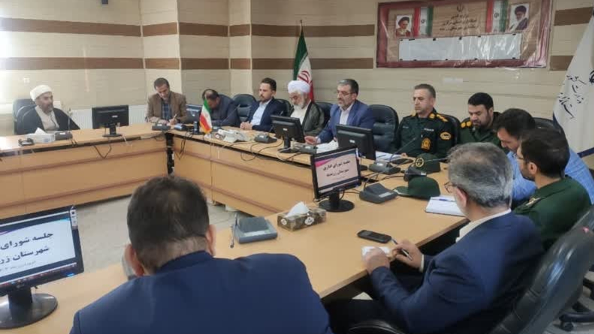 جلسـه شـورای اداری شهرستان