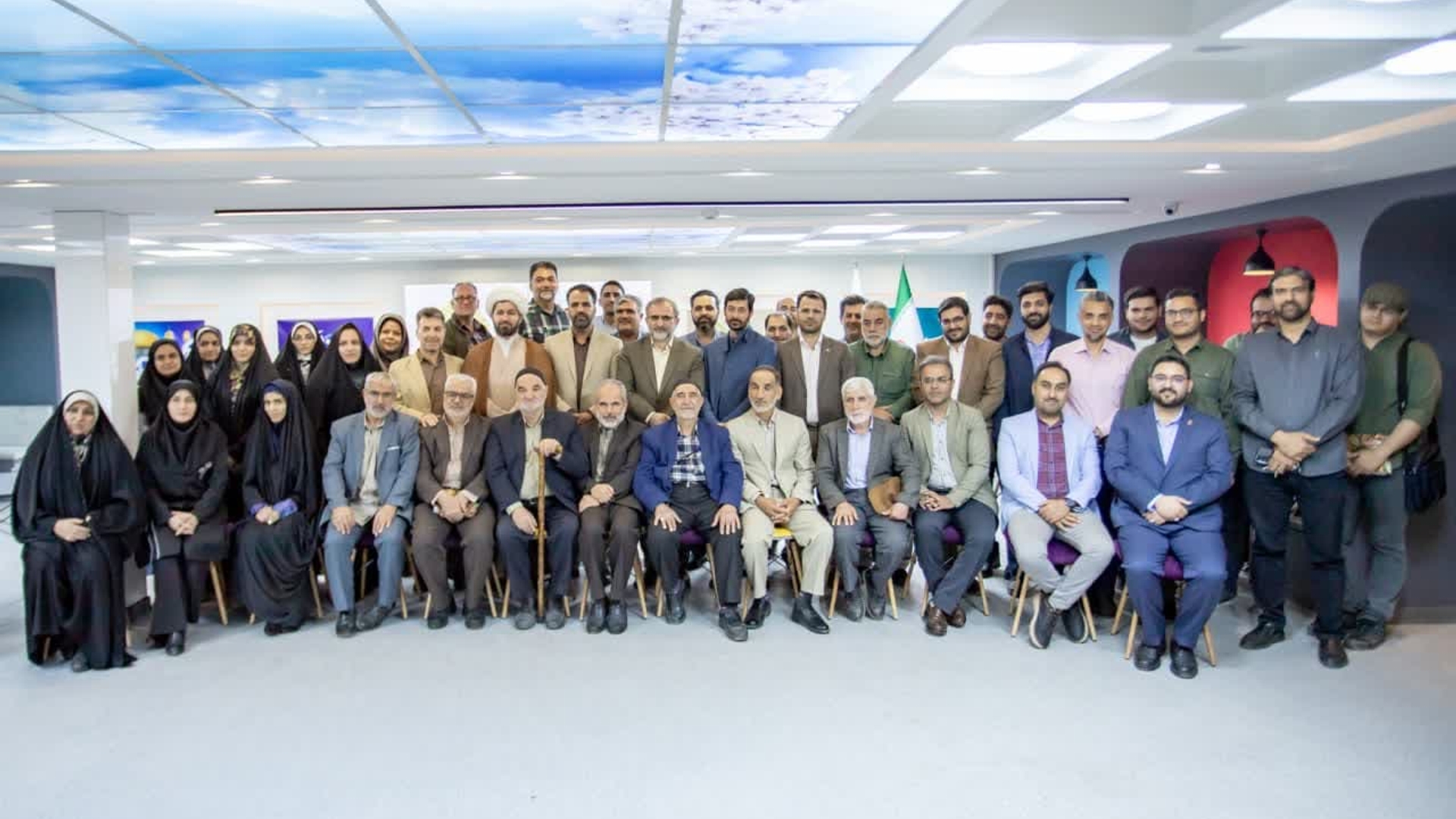 جایگاه والای ادبیات پایداری و دفاع مقدس مرهون توجه رهبر معظم انقلاب است