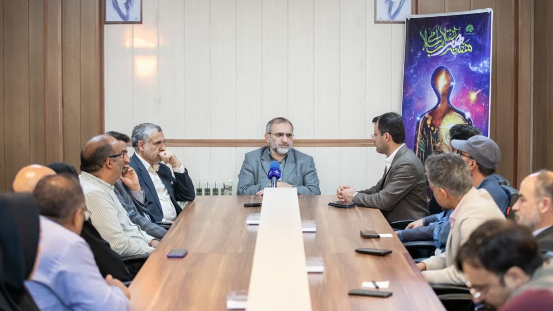 استاندار مرکزی: هنرمندان در مسیر پیشرفت همه جانبه‌ی استان نقش‌آفرینی کنند