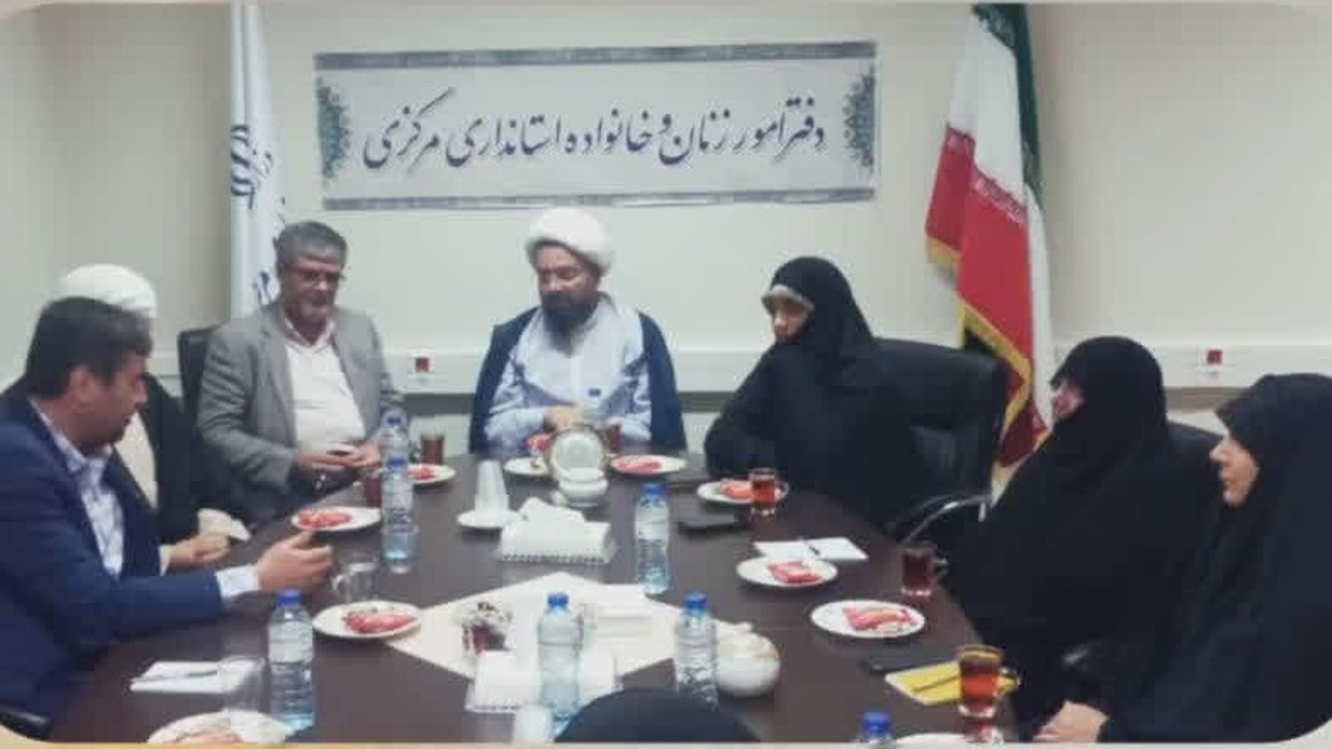 جلسه‌ی هم اندیشی ستاد مردمی شهرستان اراک با رئیس مرکز جوانی جمعیت،سلامت خانواده و مدارس وزارت بهداشت کشور جناب آقای دکتر جباری ، سرکار خانم مفتح زاده مدیرکل زنان و خانواده استانداری مرکزی و جناب آقای دکتر محمددوست رئیس بسیج جامعه پزشکی استان 

چهارشنبه ۲۲ فروردین۱۴۰۳