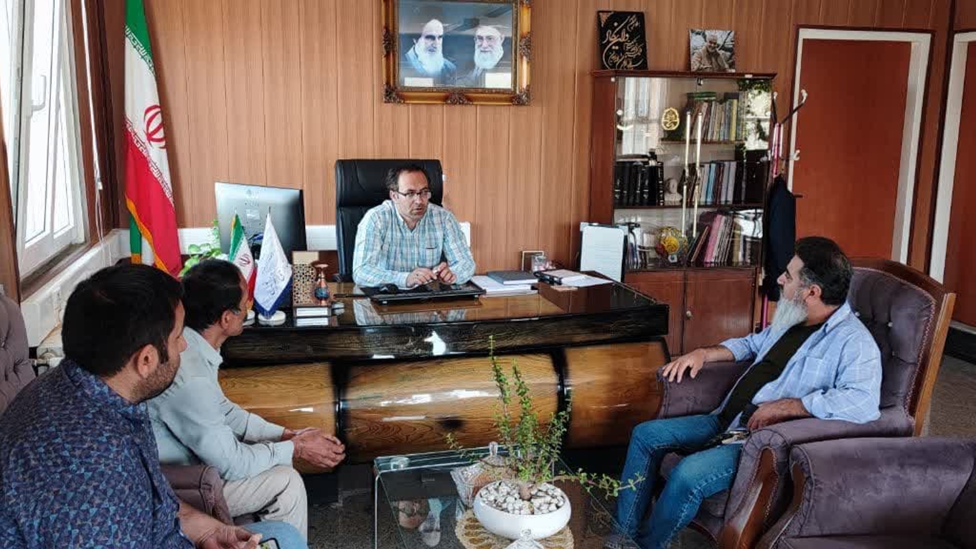 دیدار اعضای اتحادیه تاکسیرانی شهر تفرش با فرماندار