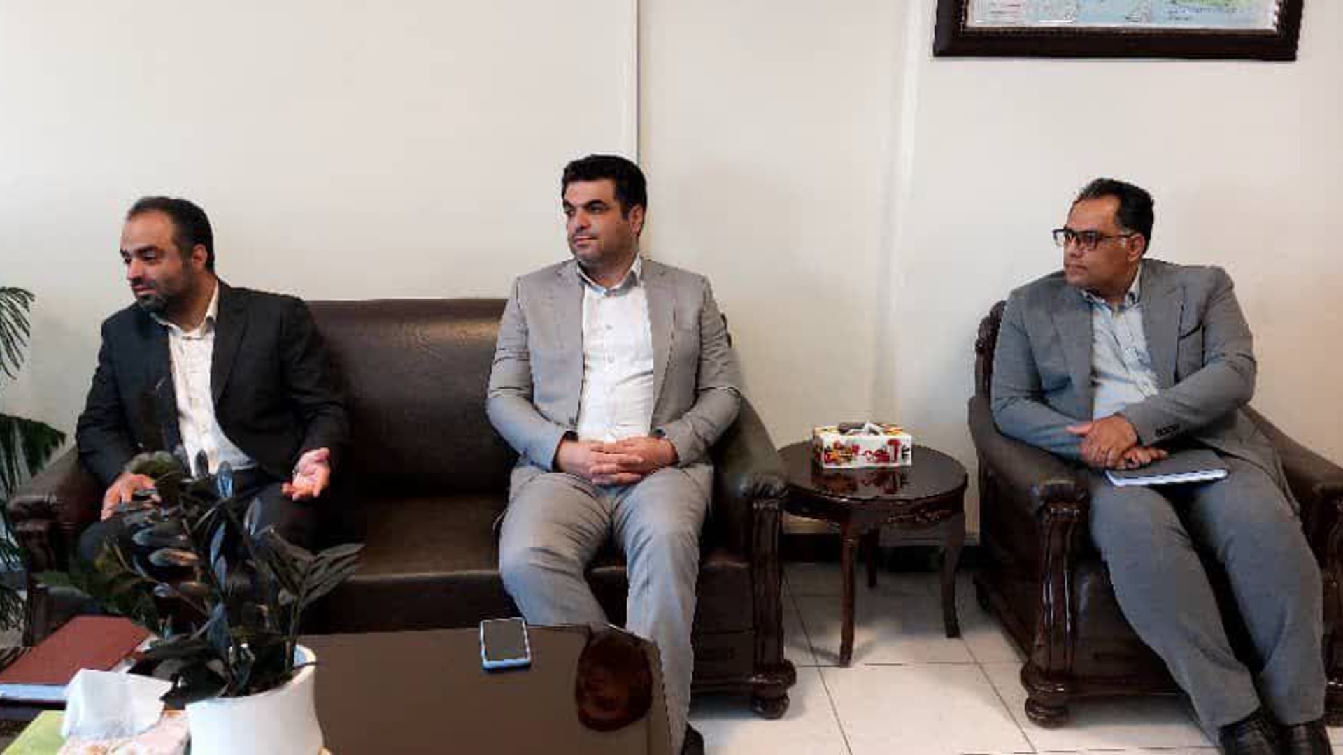 جلسه حل مشکلات آب شرب شهرستان و مشکلات آب مجتمع های ورزشی برگزار شد.