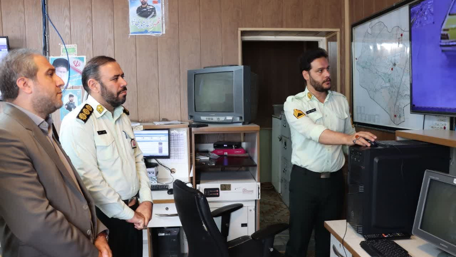 بازدید و بررسی معاون استاندار و فرماندار ویژه شهرستان ساوه از رزمایش طرح عفاف و حجاب؛ طرح نور