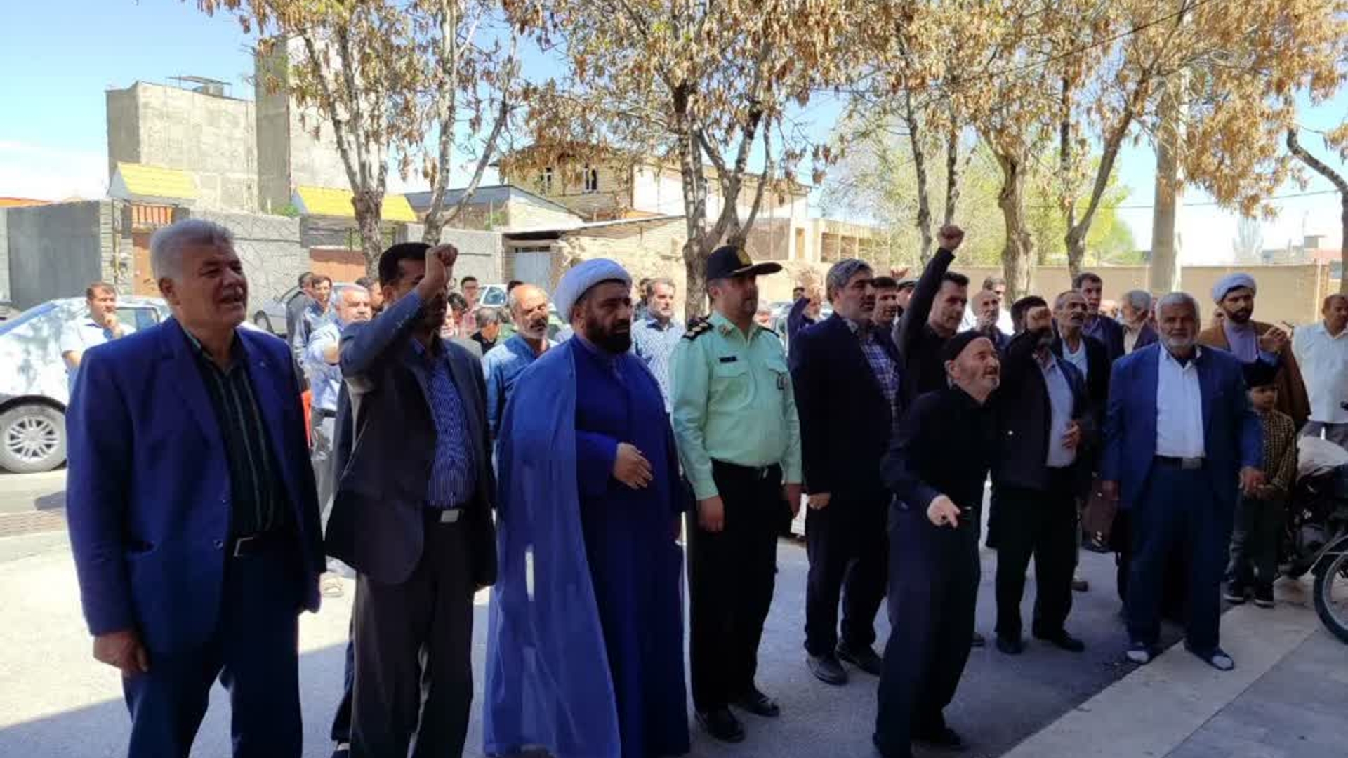 تجمع نما‌زگزاران جمعه فراهان در حمایت از عملیات وعده صادق و همبستگی با مردم فلسطین