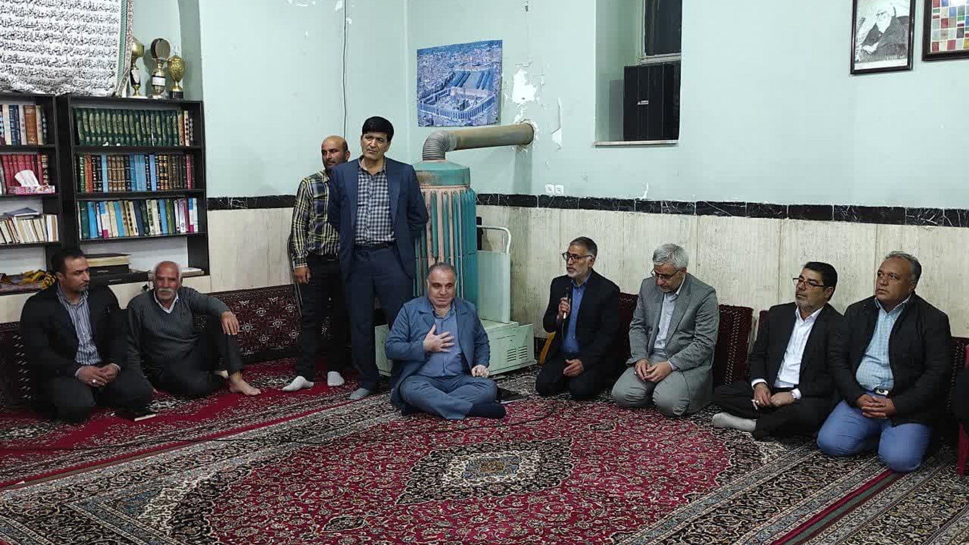 نشست بررسی مسائل و مشکلات روستای فرنق شهرستان خمین برگزار شد