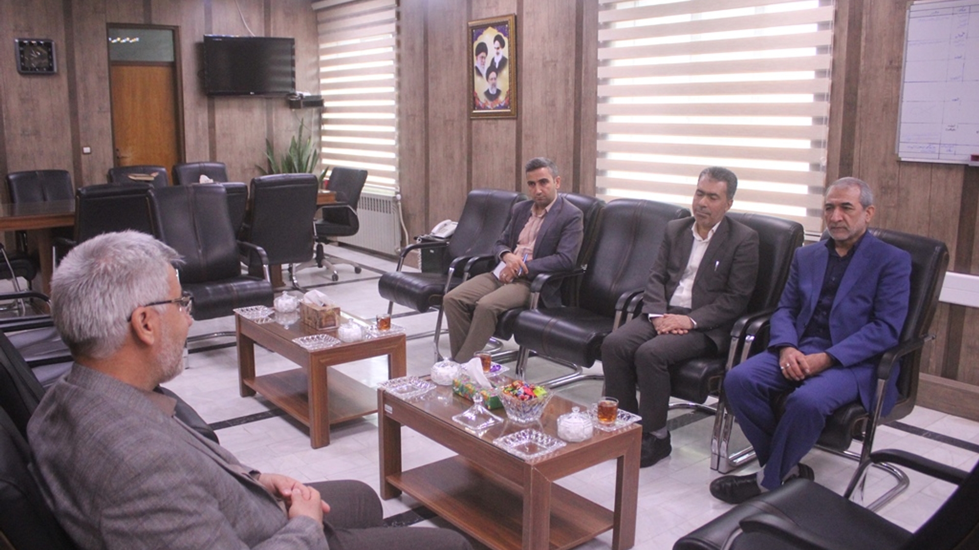 دیدار نوروزی مدير كل دامپزشكي استان با فرماندار شهرستان خمين برگزار شد