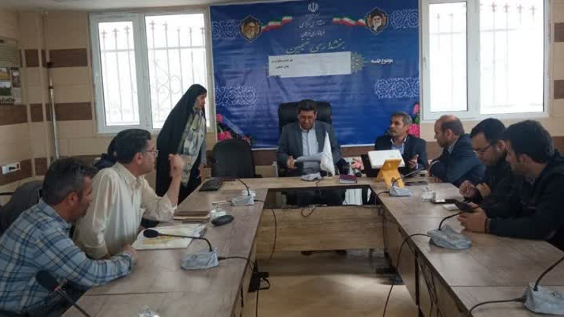 میز خدمت ادارت شهرستان در بخشداری خنجین