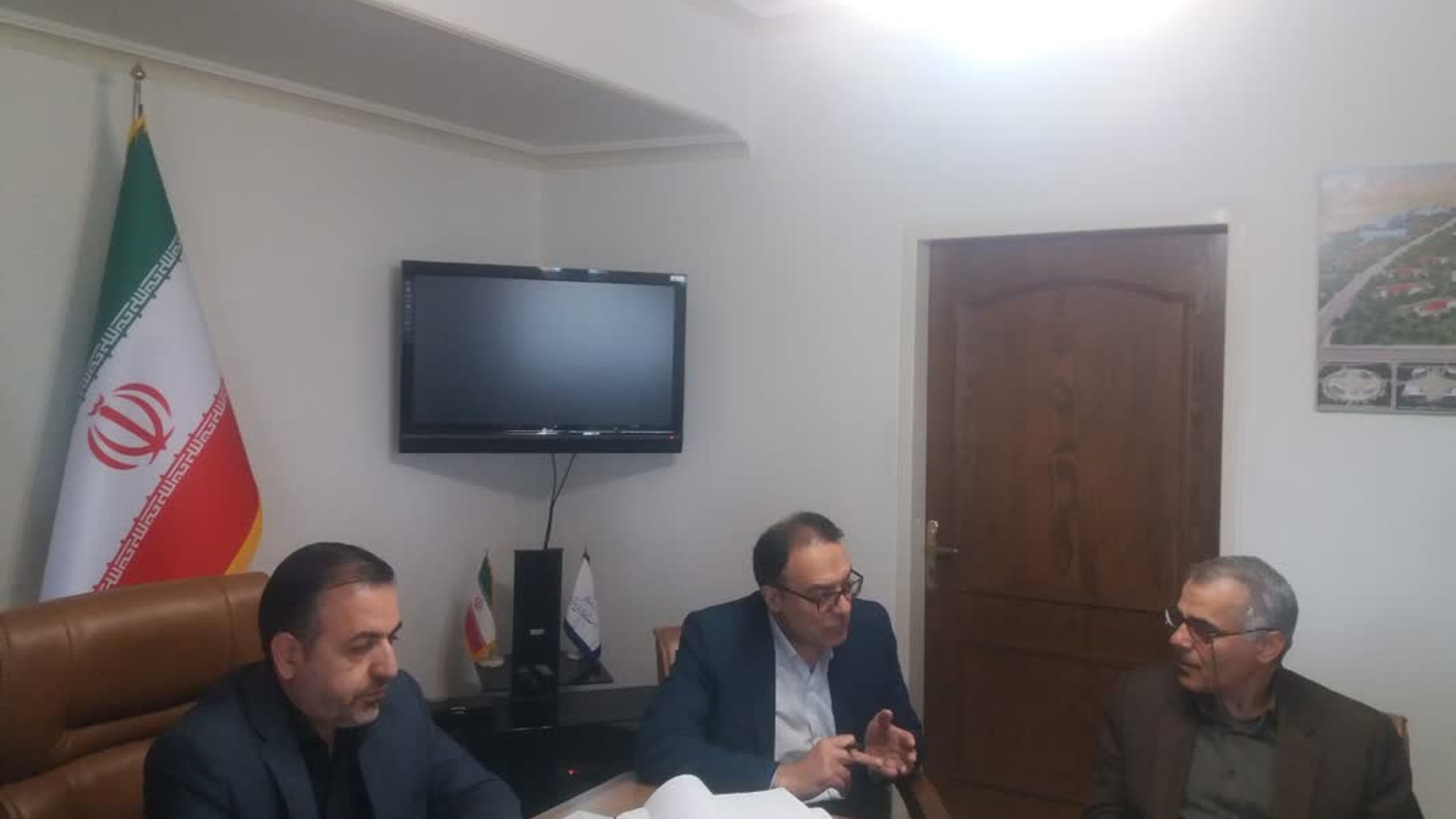 بررسی سرفصلهای بودجه سال ۱۴۰۳ استان:
جلسه بررسی سرفصلهای بودجه استان به ریاست میرزاخانی معاون هماهنگی امور اقتصادی وتوسعه منطقه ای وبا حضور ابراهیمی نماینده منتخب مردم واعضای مرتبط برگزار واستفاده از ظرفیتهای موجود در قانون بودجه مورد تاکید قرار گرفت.