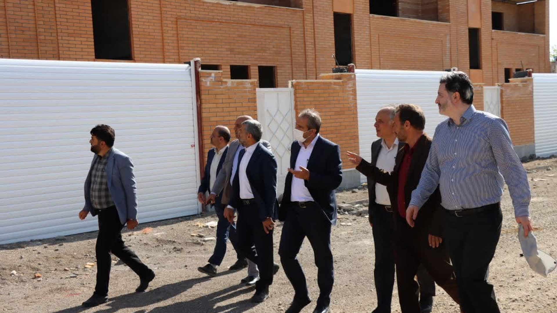بازدید میدانی از محل اجرای پروژه‌های مسکن و اراضی مناسب برای تولید مسکن