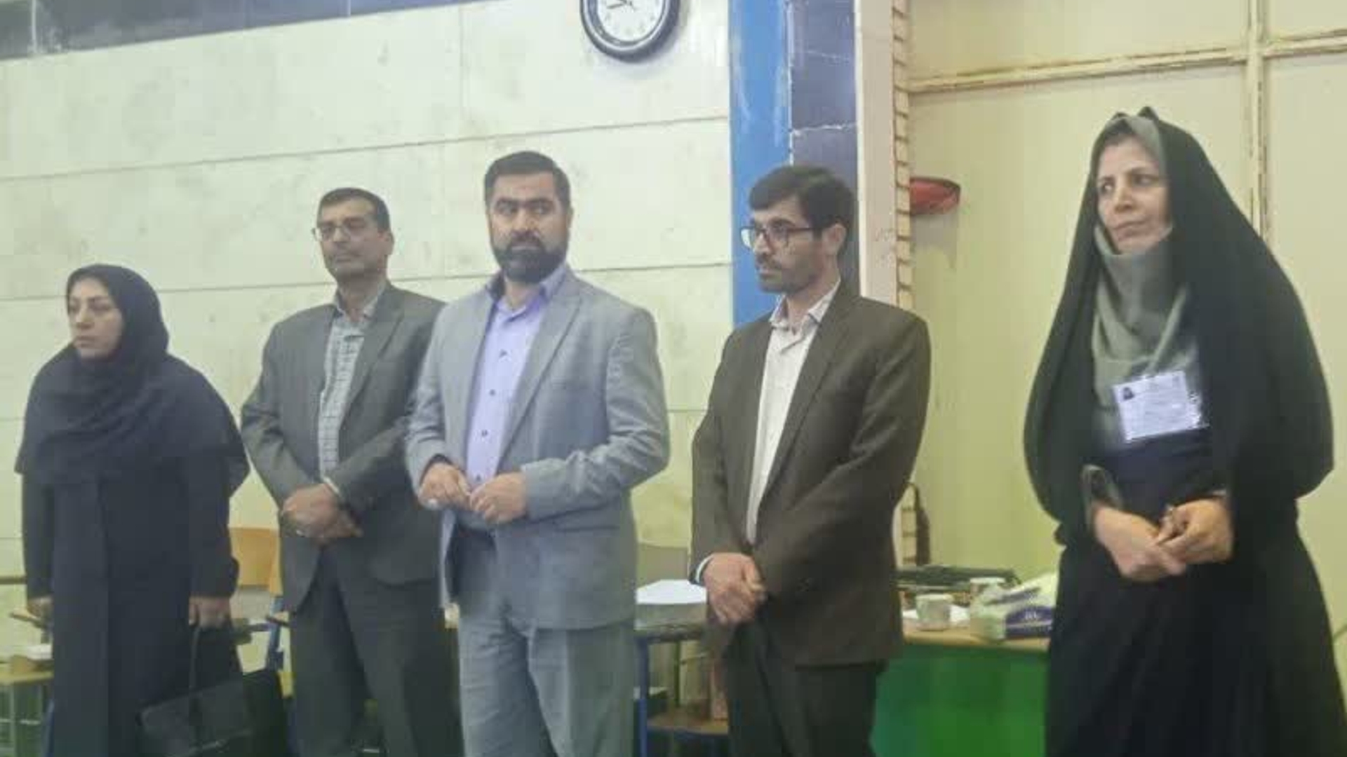 بازدید آقازیارتی فرماندار شهرستان فراهان از روند برگزاری کنکور سراسری ۱۴۰۳