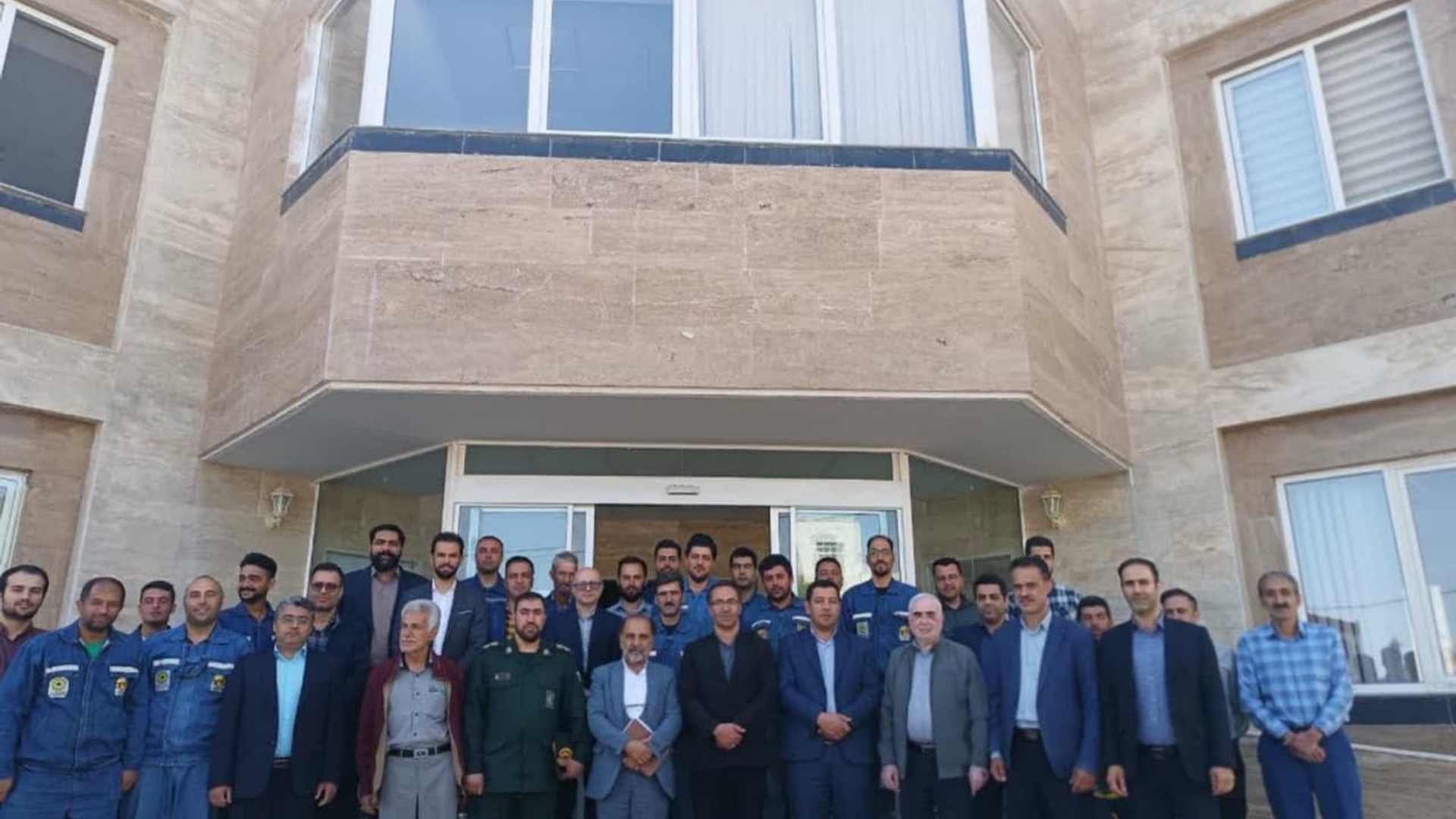 برگزاری مراسم گرامیداشت روز صنعت برق و هفته کار و کارگر در توزیع برق شهرستان تفرش