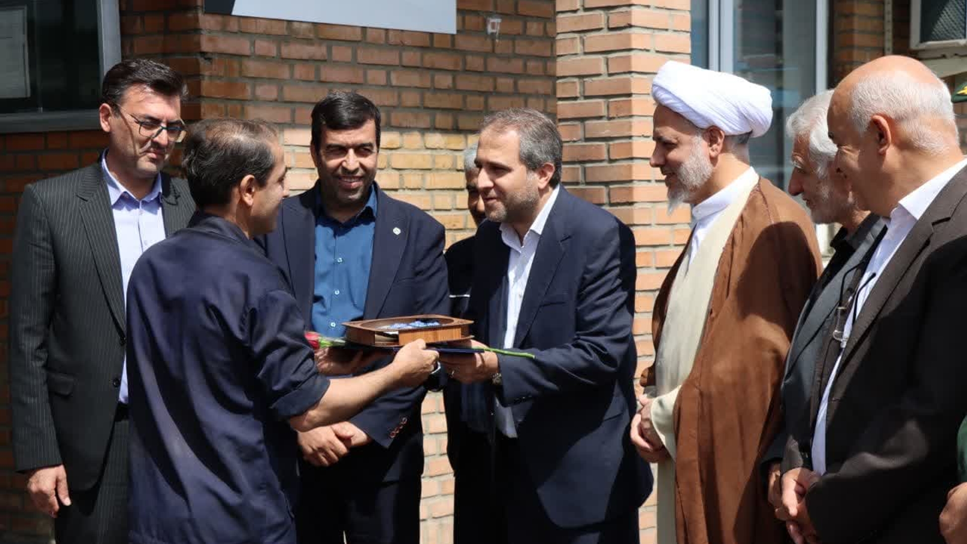 بازدید میدانی از سه واحد تولیدی_صنعتی و تشکر از تلاش‌ها و خدمات جامعه بزرگ کارگری