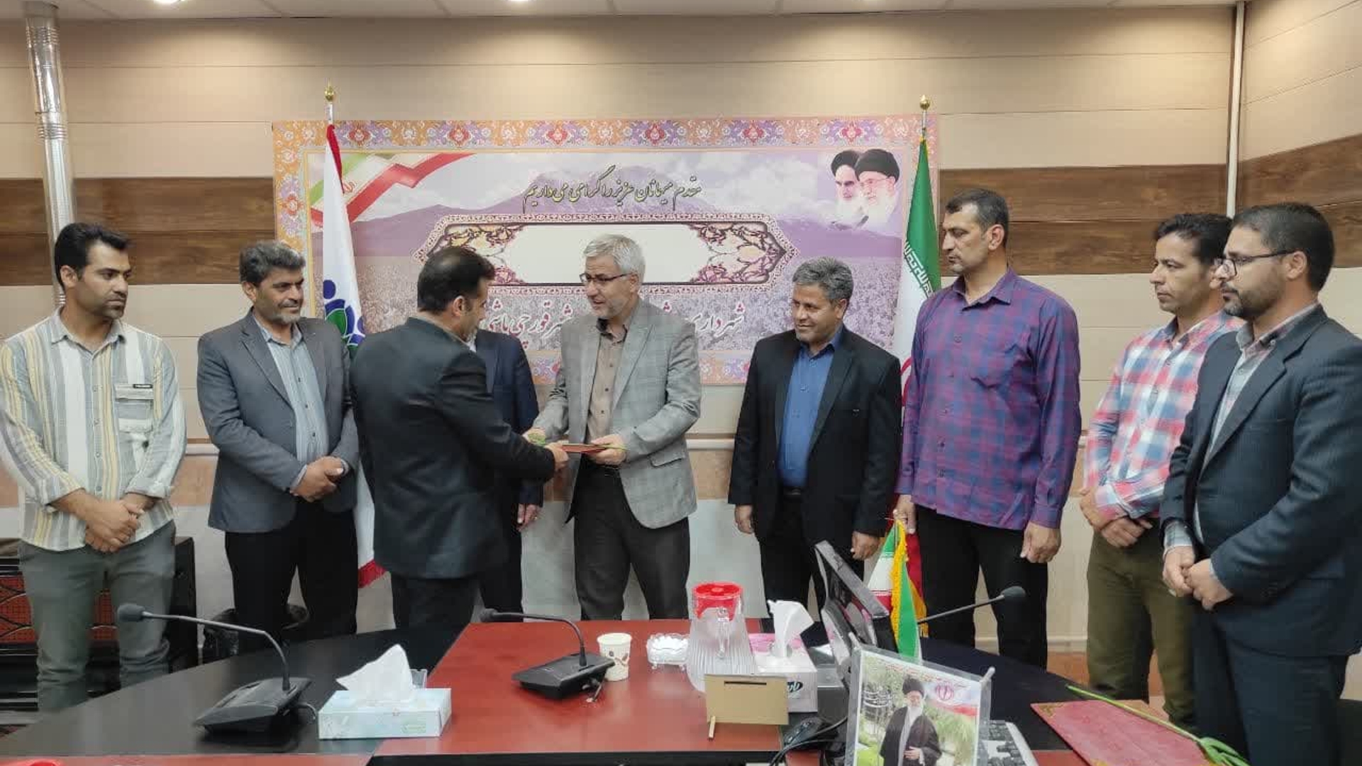 فرماندار و بخشدار کمره با شهردار و اعضای شورای شهر قورچی باشی دیدار کردند