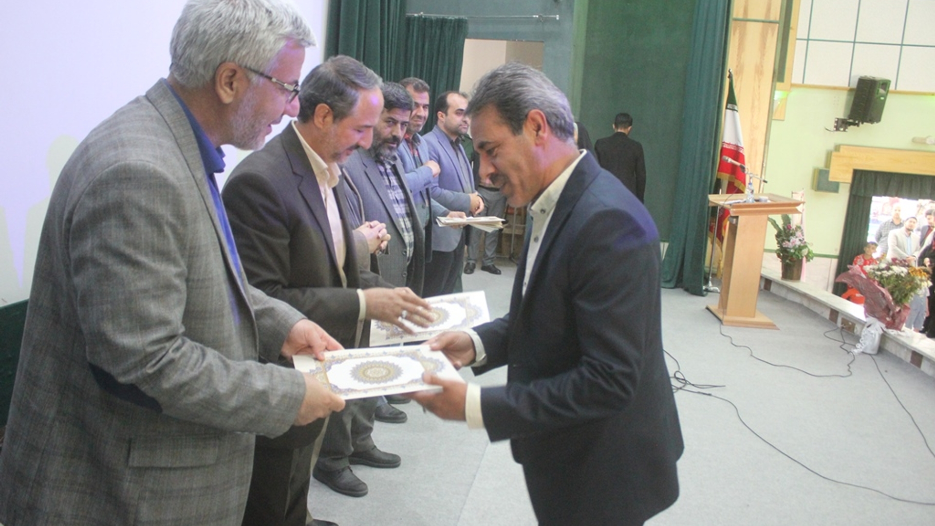 آیین گرامیداشت هفته معلم در شهرستان خمین برگزار شد