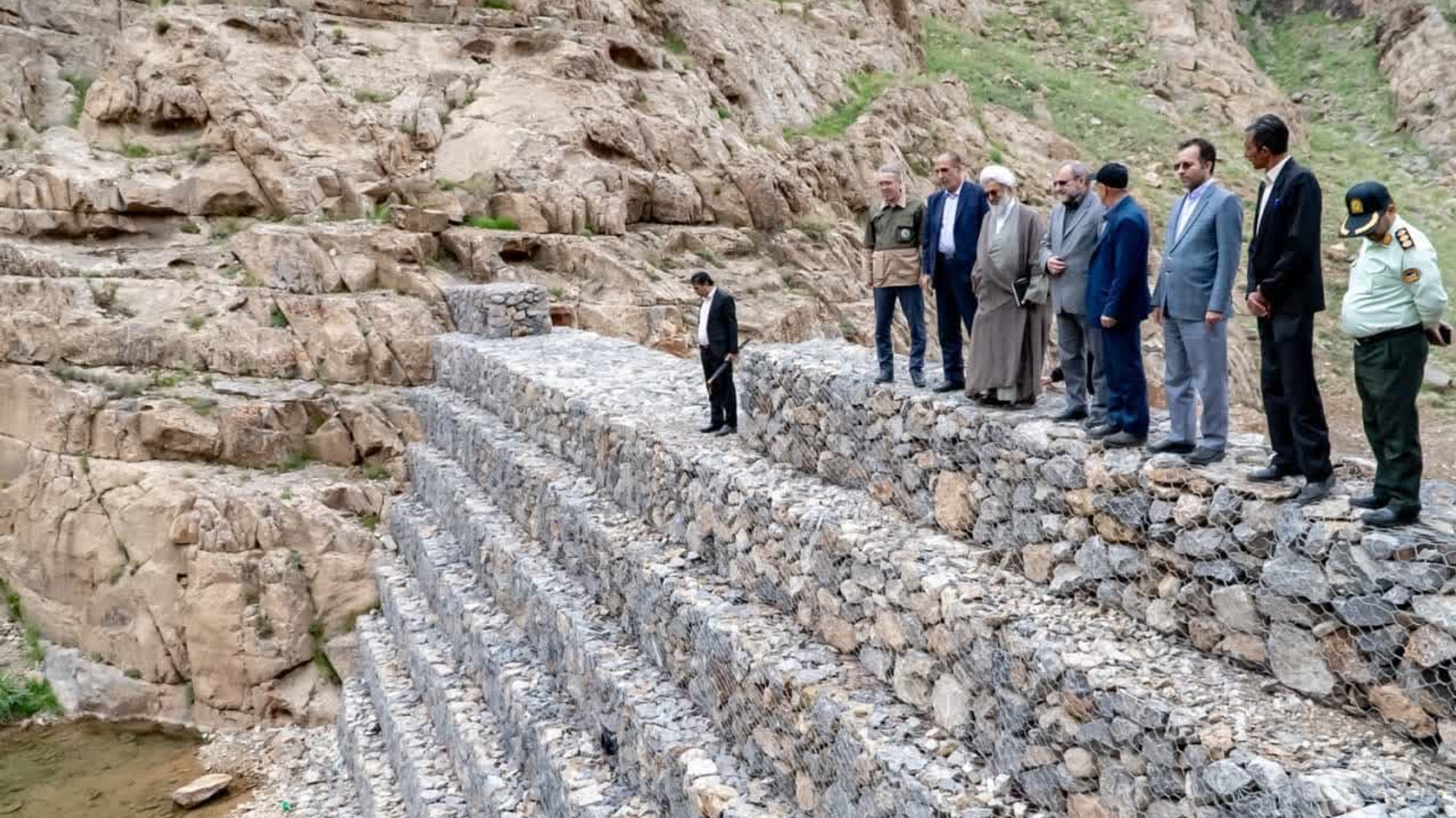 بازدید میدانی استاندار مرکزی از بزرگ‌ترین طرح آبخیزداری استان در تفرش