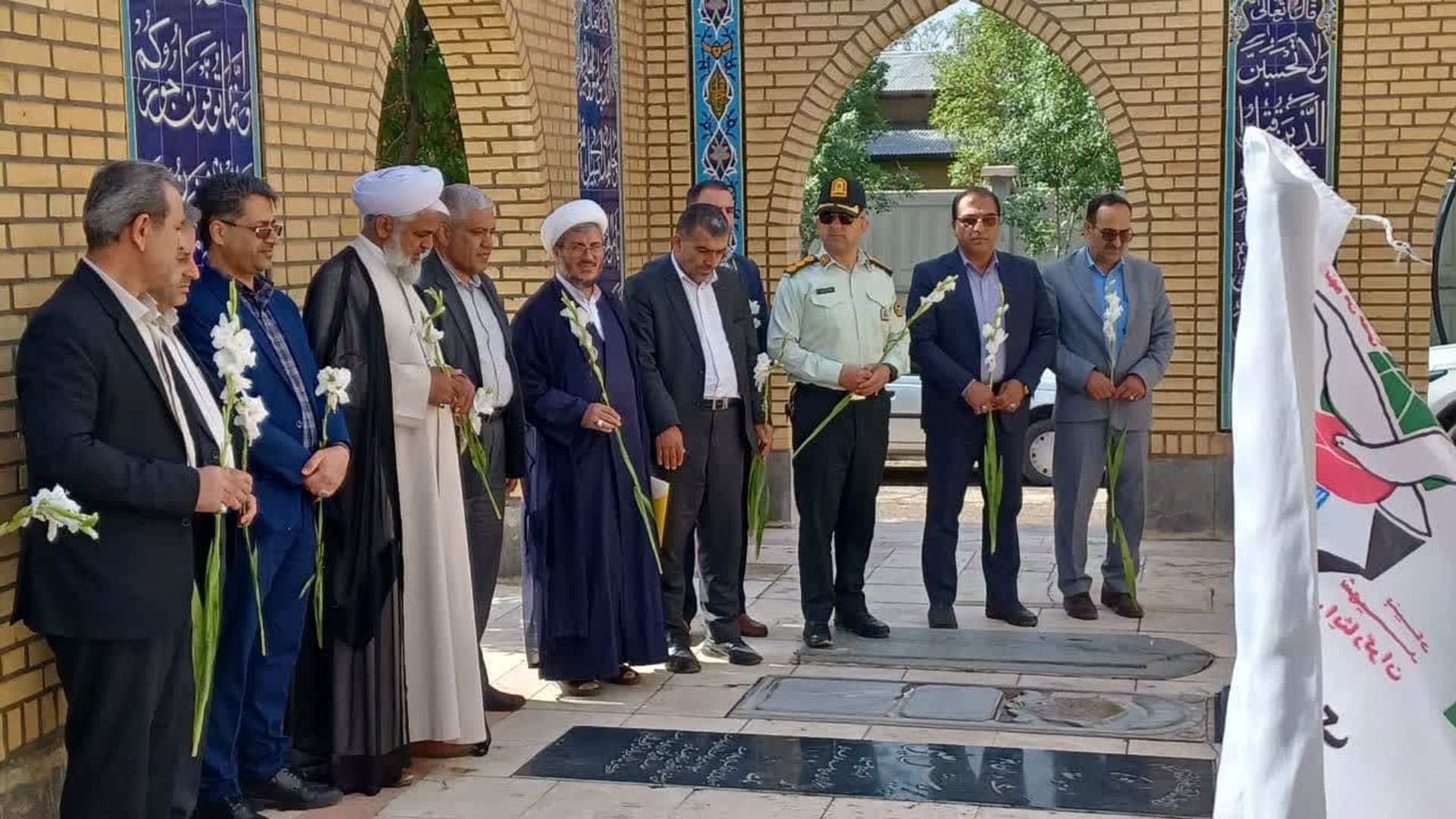 ادای احـترام به مقام شامـخ شهدا