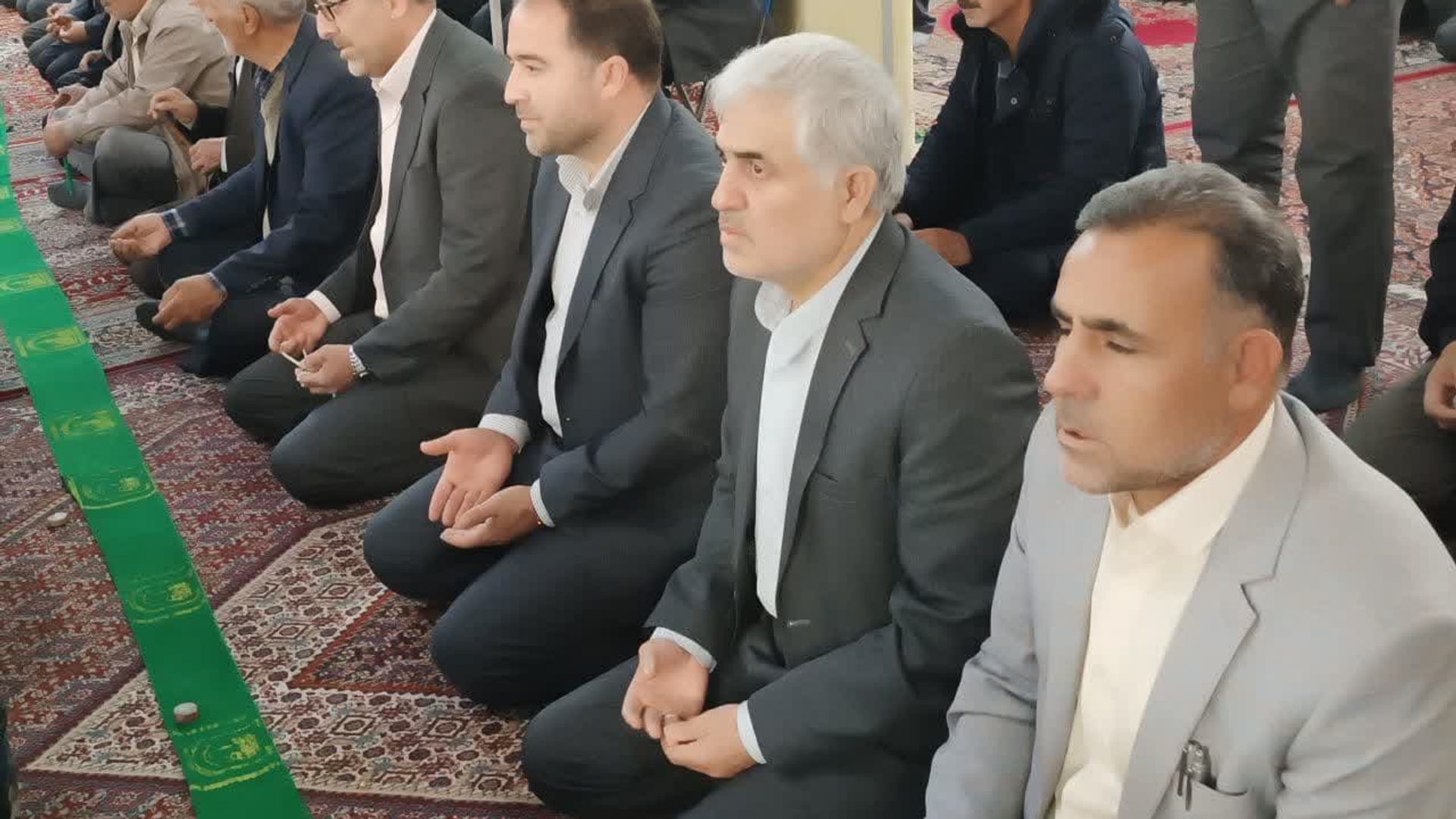 برپایی میز خدمت فرمانداری شهرستان در نماز جمعه