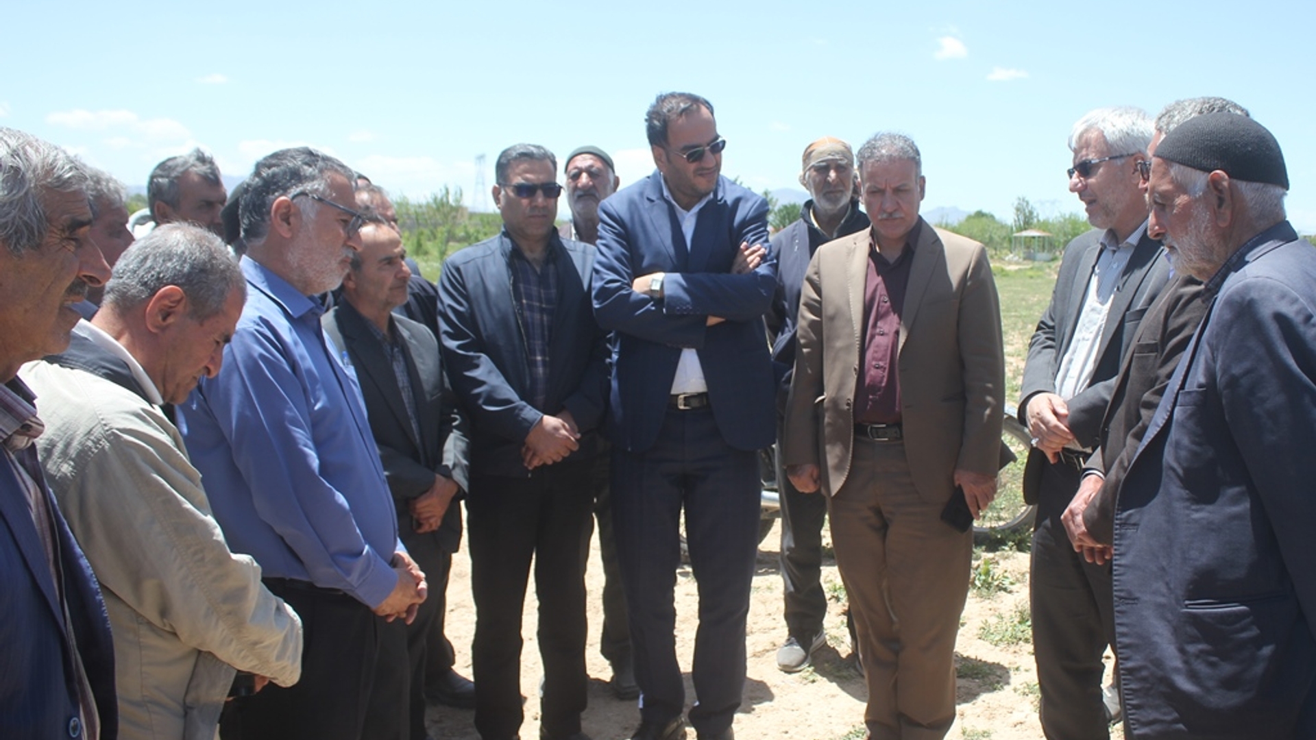 فرماندار و مدیر عامل آب منطقه ای استان از تعدادی از روستاهای شهرستان خمین بازدید کردند