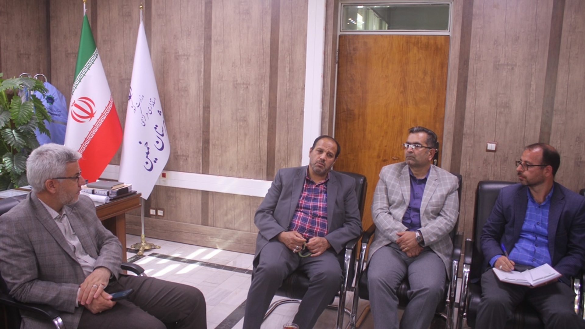 جلسه هماهنگی برگزاری سومین رویداد ملی شعر روح الله در شهرستان خمین برگزار شد