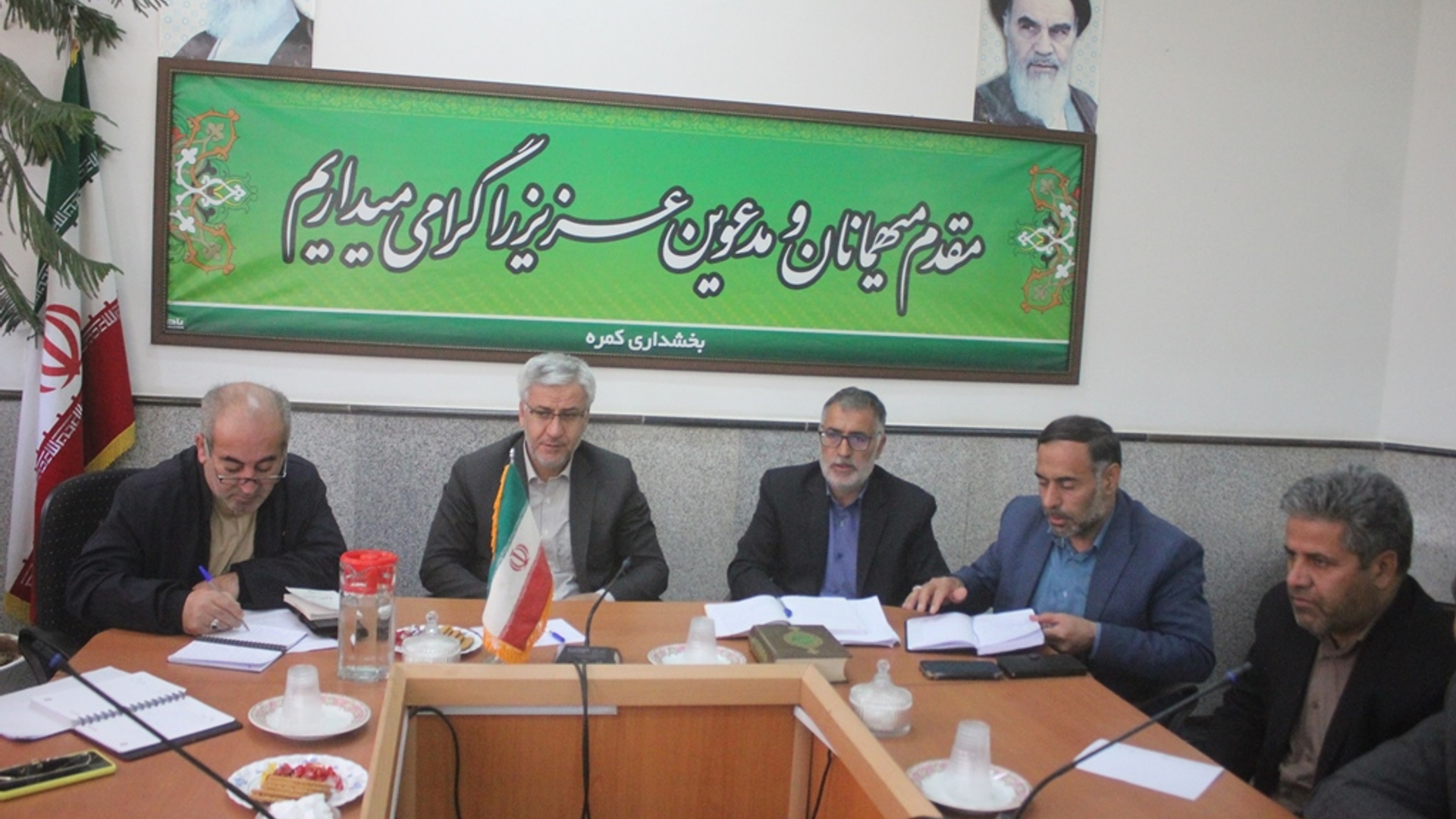 جلسه بررسی مسائل و مشکلات معادن مستقر در بخش کمره شهرستان خمین برگزار شد