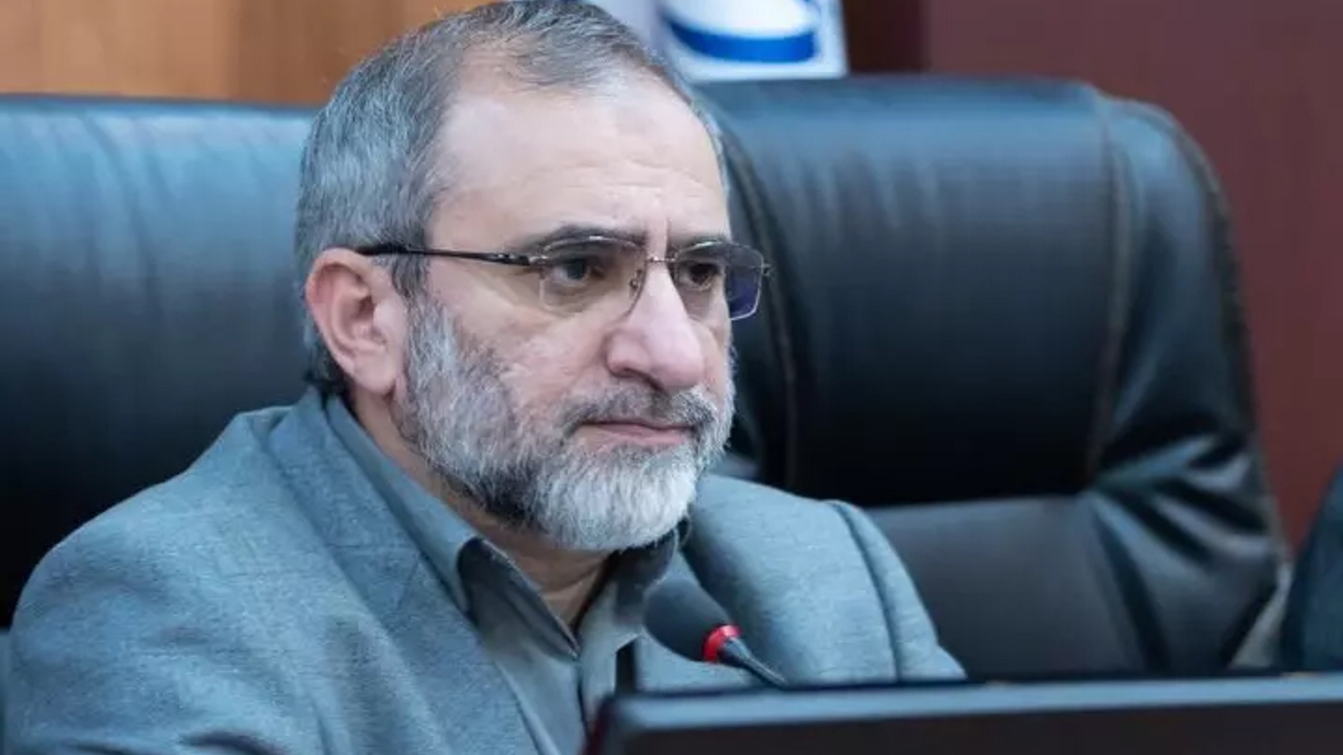 هشدار استاندار مرکزی به فعالان اقتصادی و اصناف- مجوزتان را الکترونیکی کنید