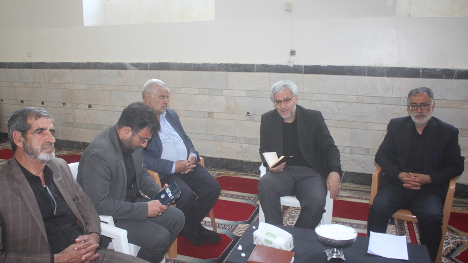 نشست بررسی مسائل و مشکلات دهستان صالحان شهرستان خمین برگزار شد.