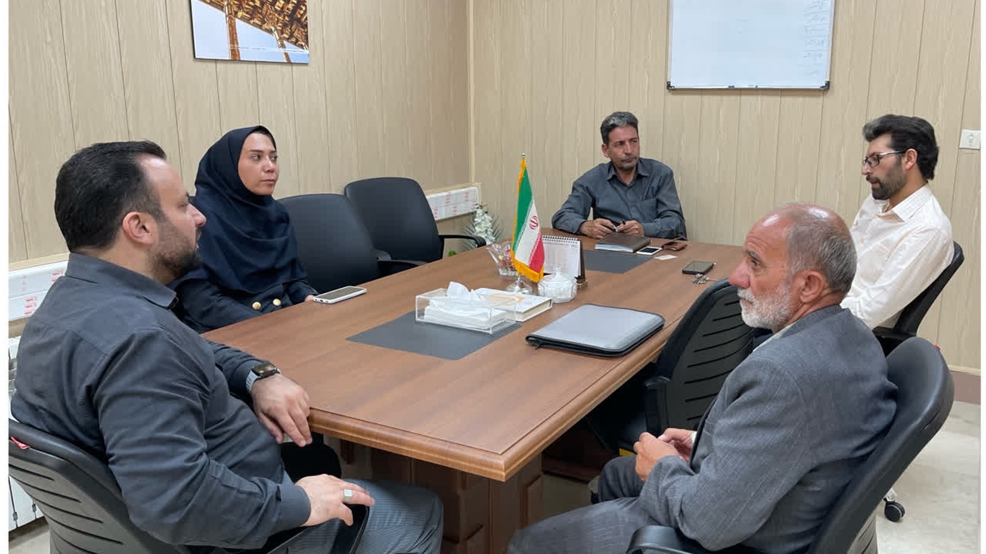 دیدار دهیار و اعضای شورای اسلامی روستای وفس با بخشدار مرکزی کمیجان