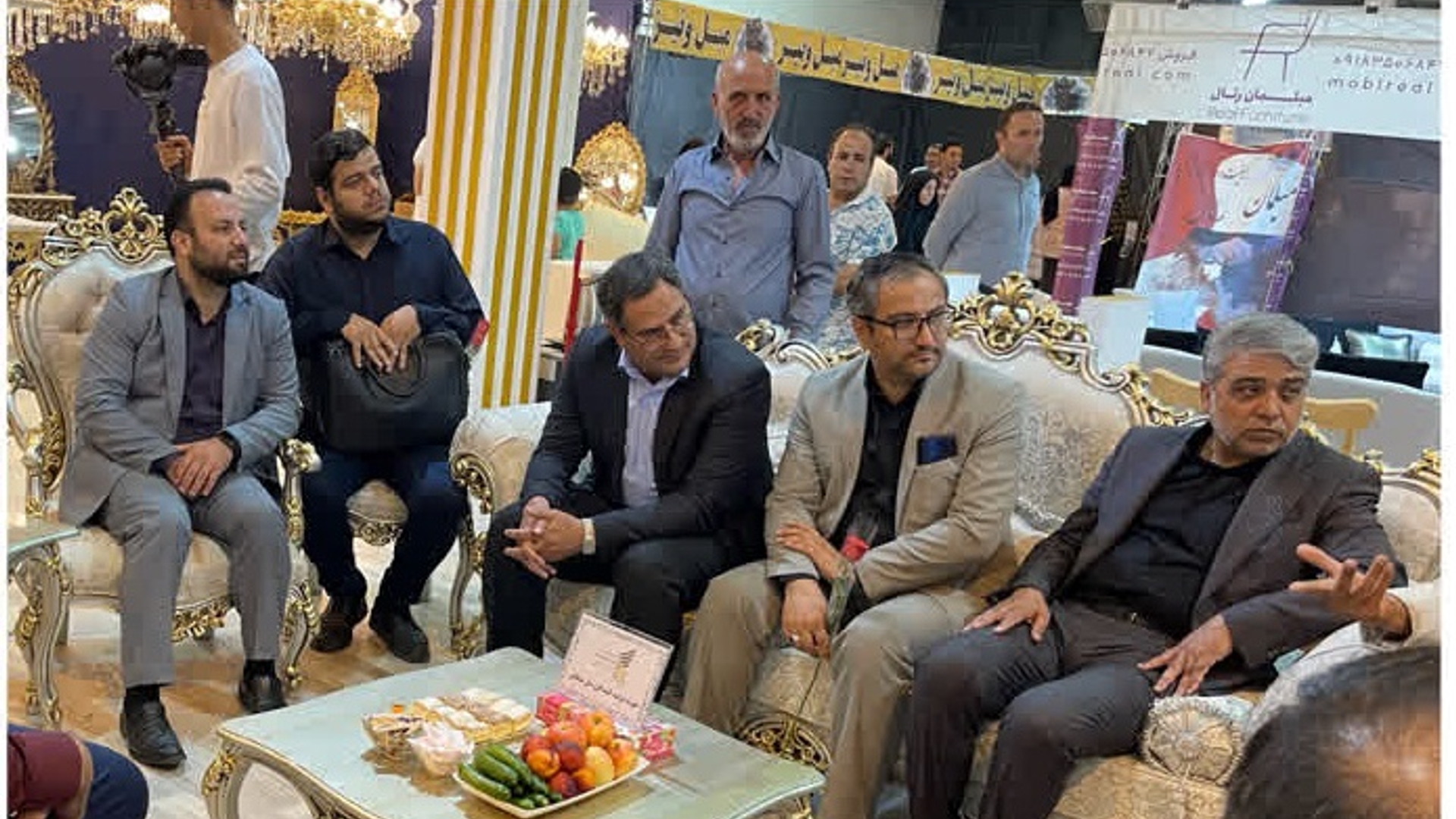 حضور فرماندار و بخشدار مرکزی کمیجان در آئین افتتاحیه بیست و نهمین نمایشگاه مبلمان، لوستر و دکوراسیون استان مرکزی
