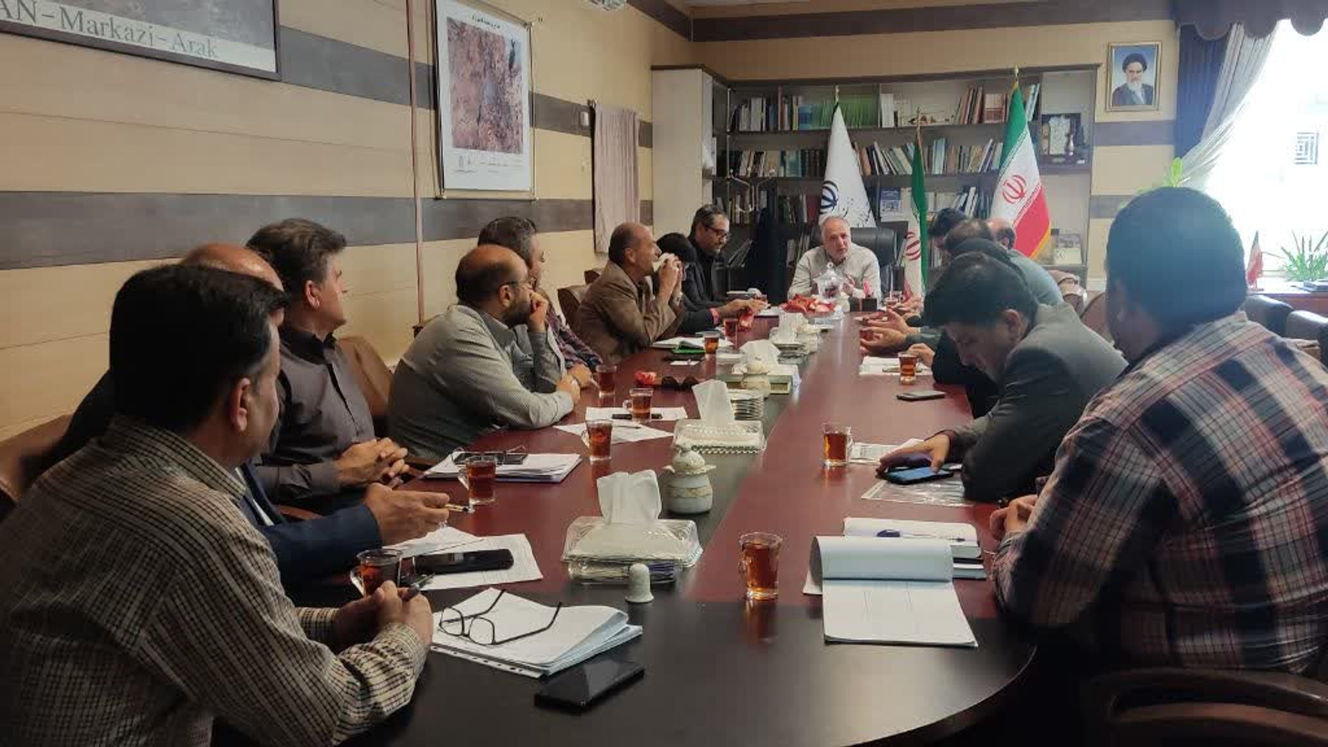 جلسه بررسی مشکلات و تسریع در اجرای پروژه های سفر ریاست محترم جمهور در شهرستان کمیجان